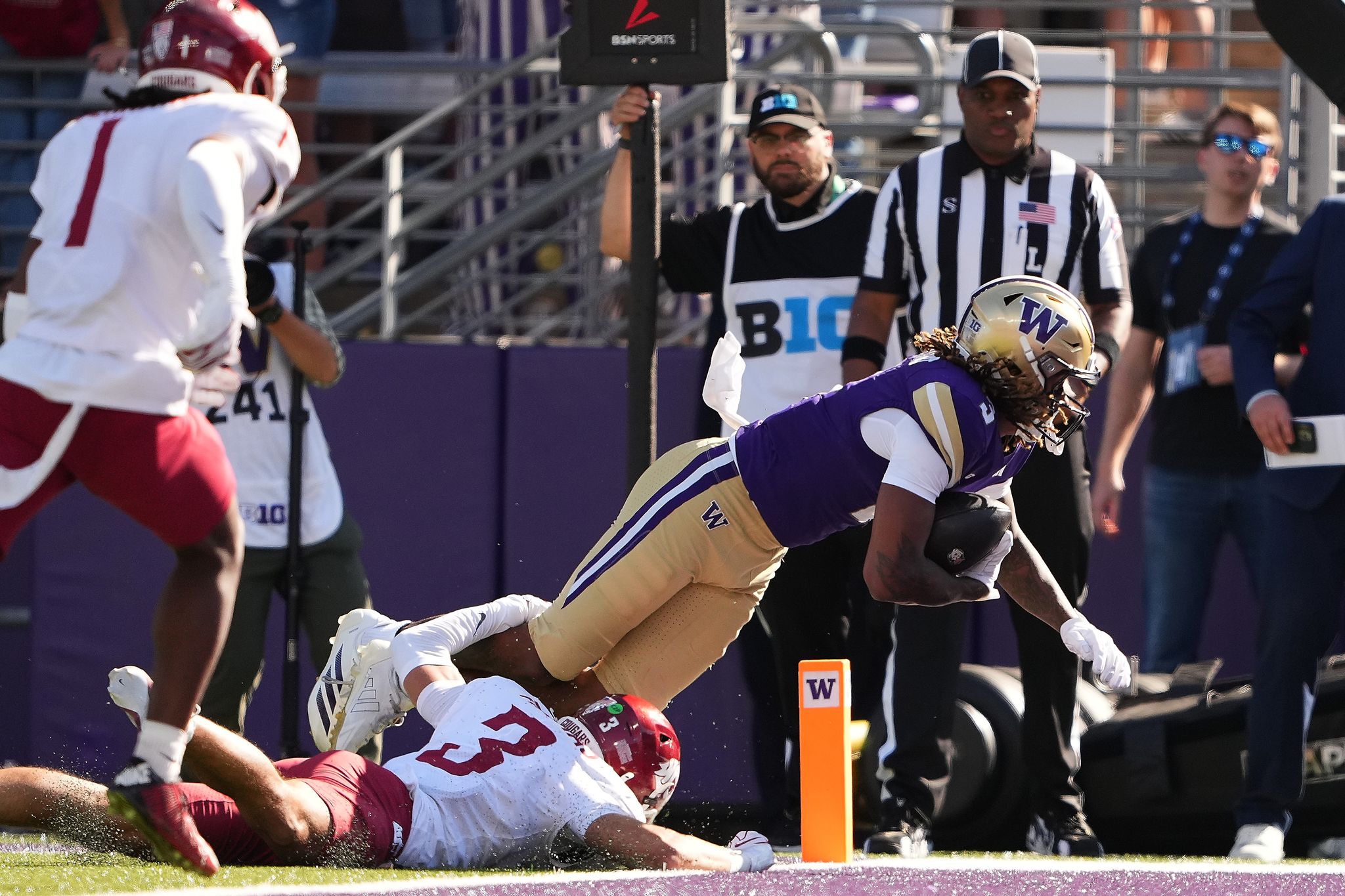Washington offense overcomes early struggles in Apple Cup win
