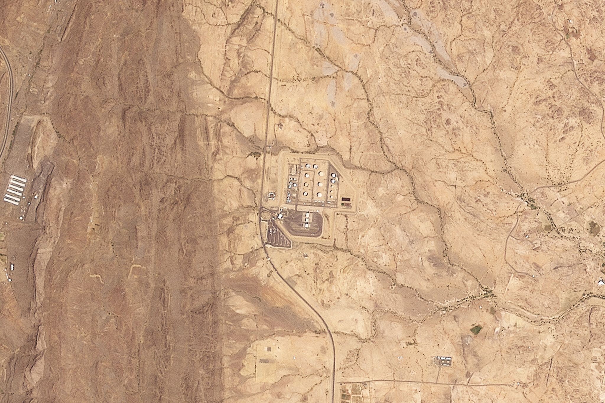 https://s.hdnux.com/photos/01/67/22/54/31271680/3/rawImage.jpg