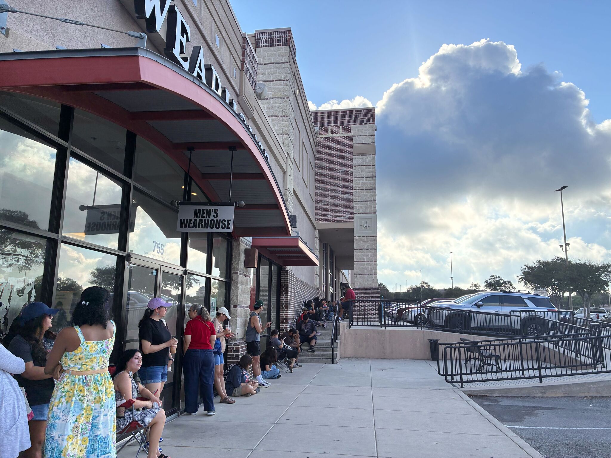 New Barnes & Noble Opens at Huebner Oaks in San Antonio - News Directory 3