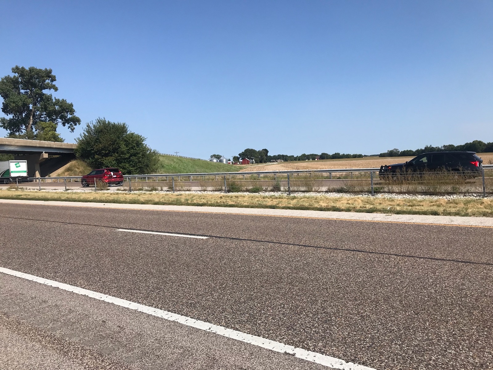 I-55 lane reopens in Edwardsville after SUV, semi crash injures one
