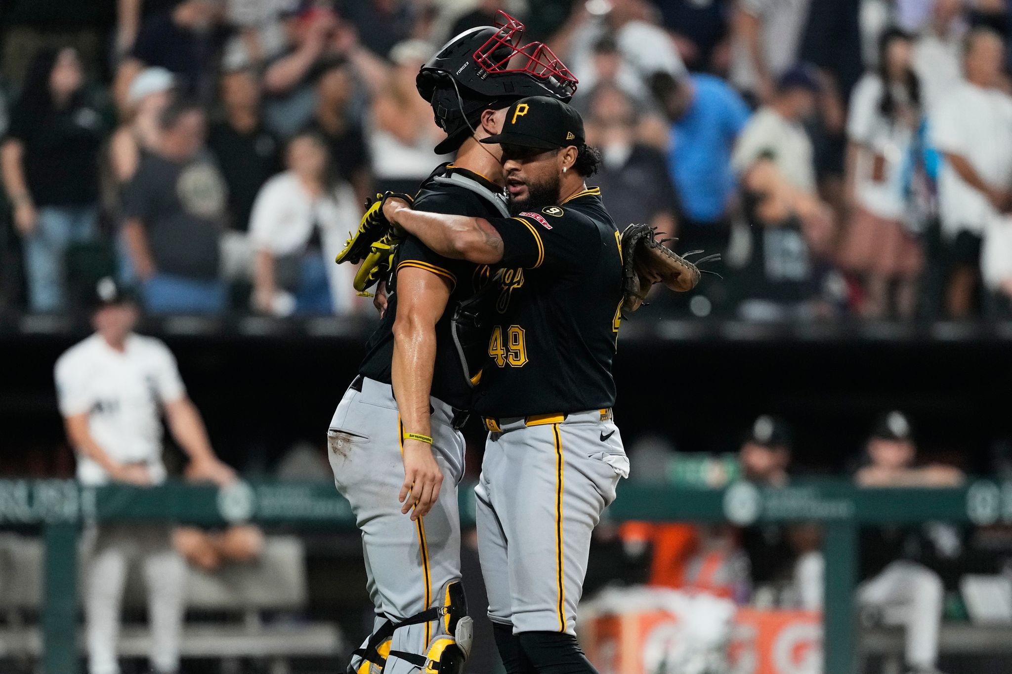 Valdez homers and the Pirates use 8 pitchers in a 4-2 win over the White Sox