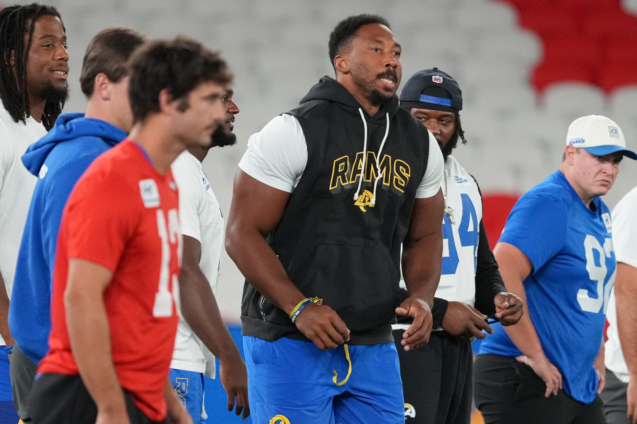 Myles Garrett será operado de la rodilla y se perderá 4 juegos con los Rams, según fuente AP