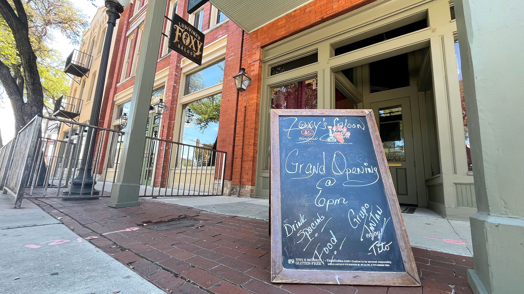 Ludivine’s Foxy Saloon celebrates grand opening in St. Paul Square