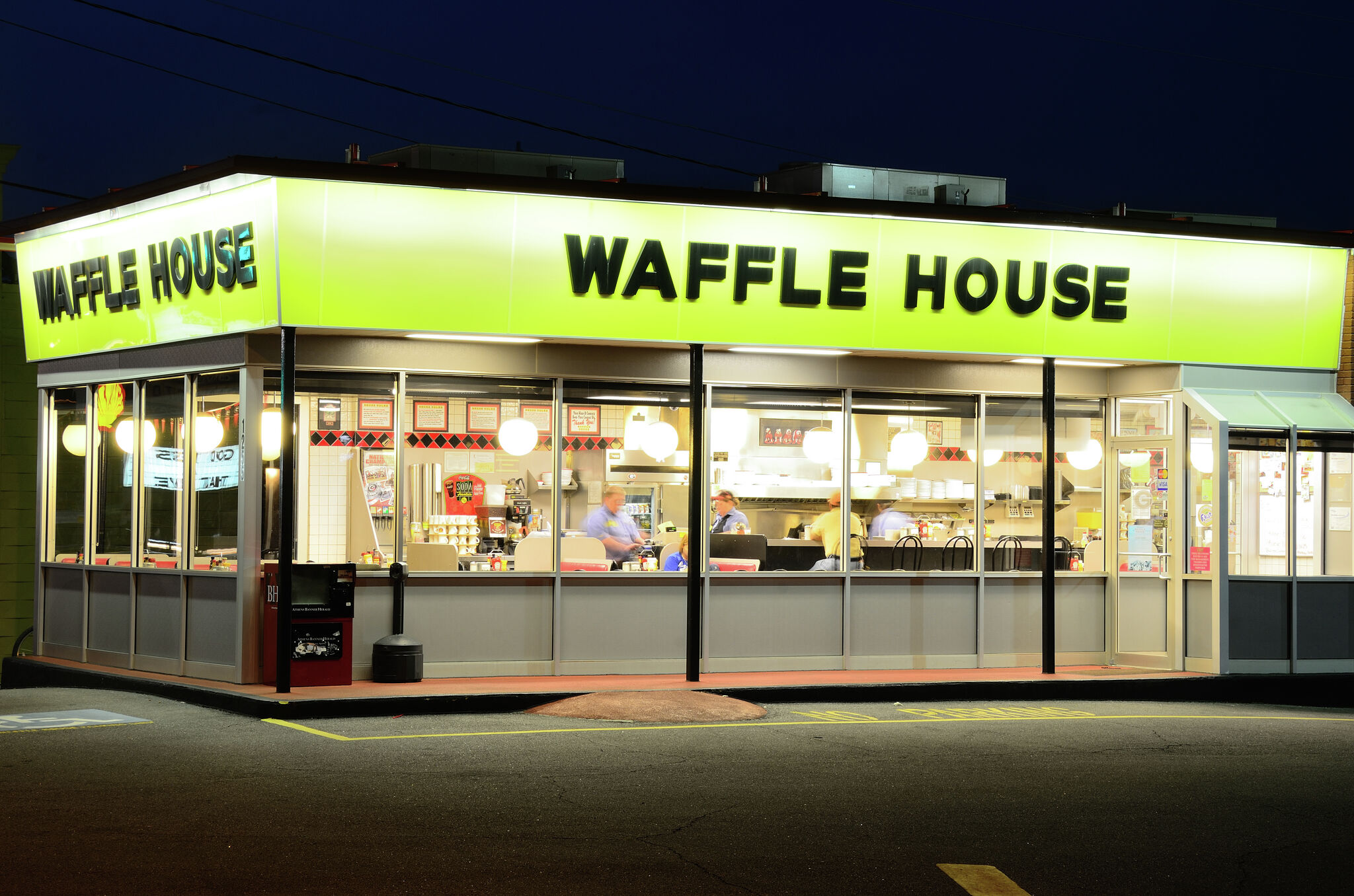 Houston deputy sues Waffle House after alleged midnight parking lot beating