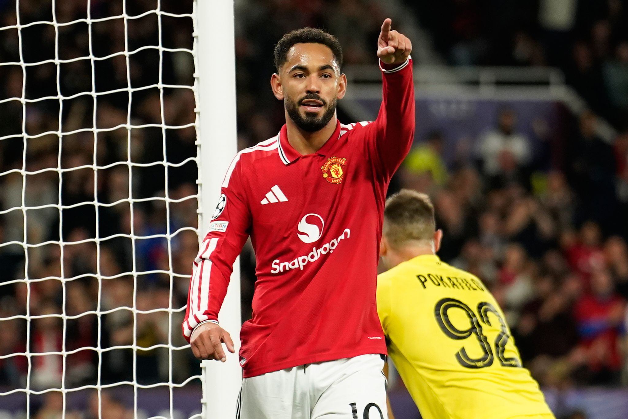 Man United goes on a scoring spree in its long-awaited return to the Champions League By JAMES ROBSON , AP Soccer Writer