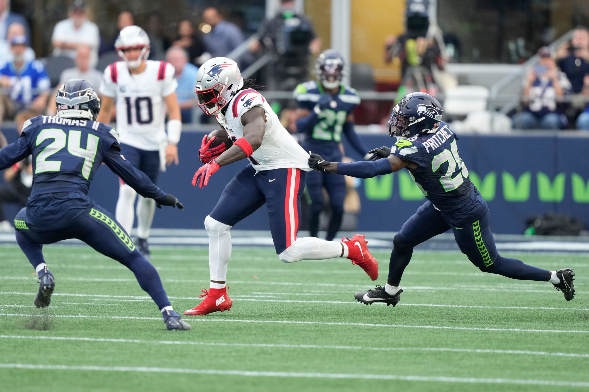 A.J. Brown estará fuera al menos 4 semanas por lesión de tobillo, un duro golpe para los Patriots