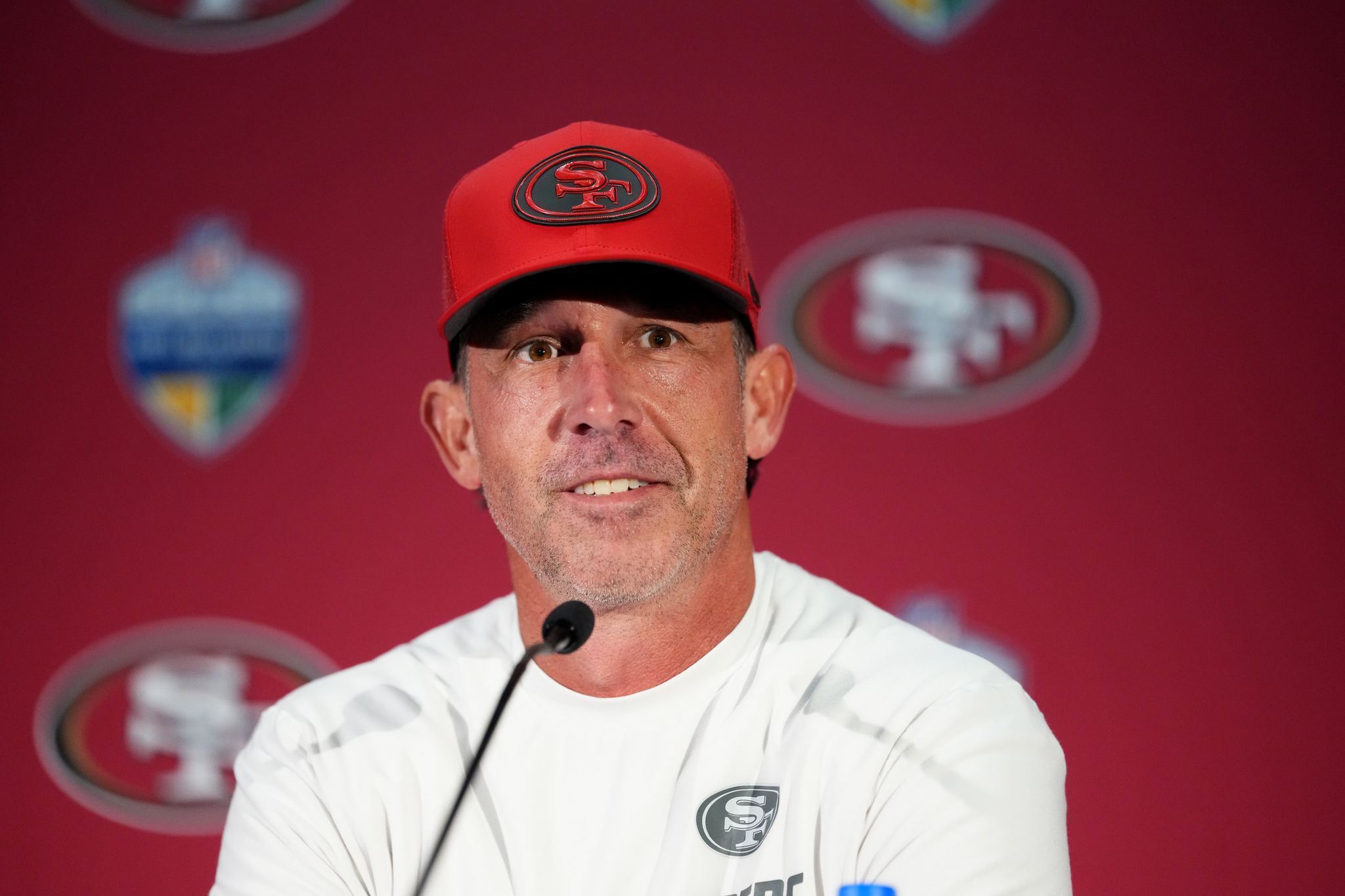 Kyle Shanahan firmó una extensión de contrato con los 49ers en la temporada baja