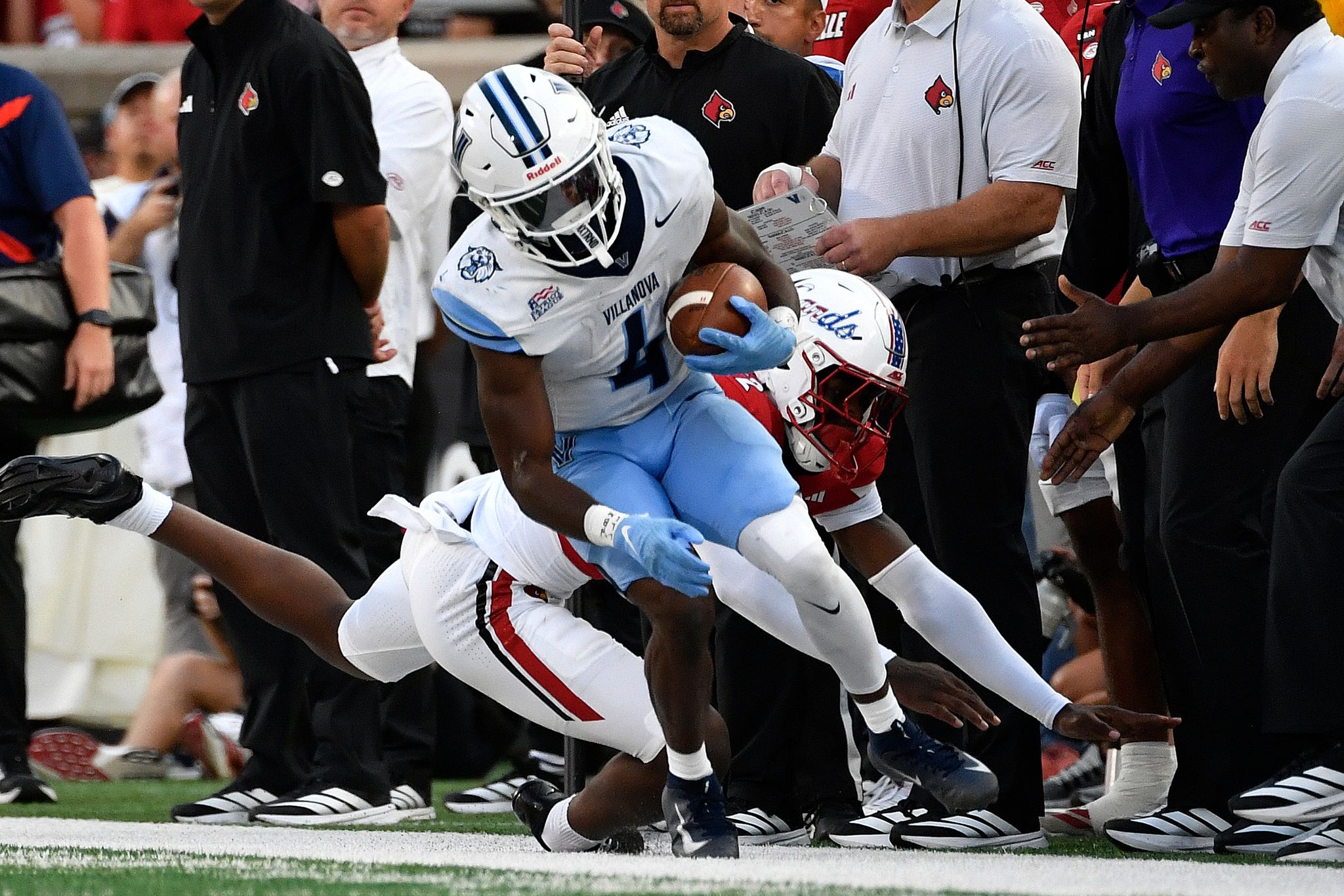 Kienholz leads as No. 24 Louisville routs Villanova 59-13 for first victory