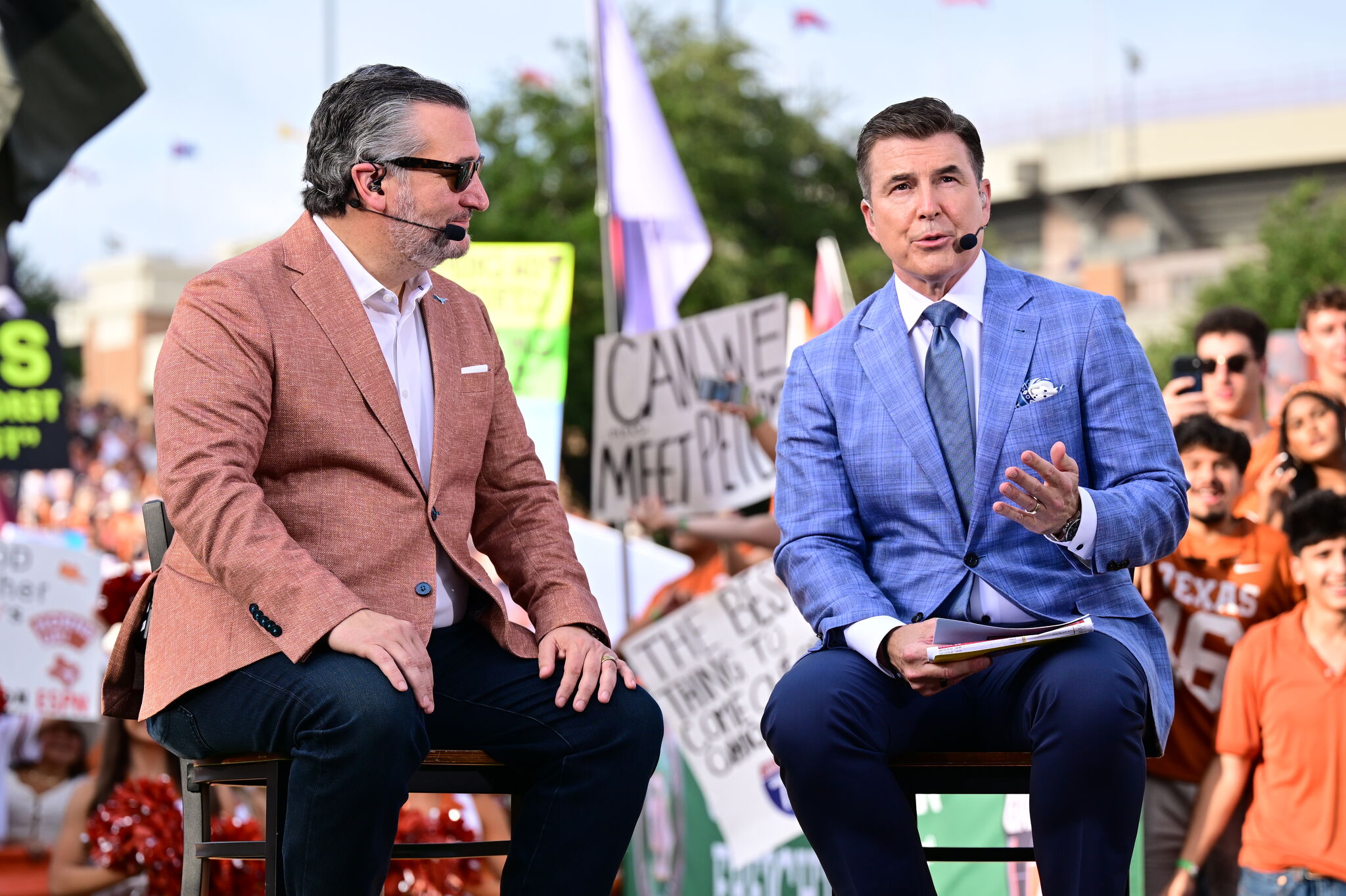 Ted Cruz booed by Texas fans on ESPN College GameDay
