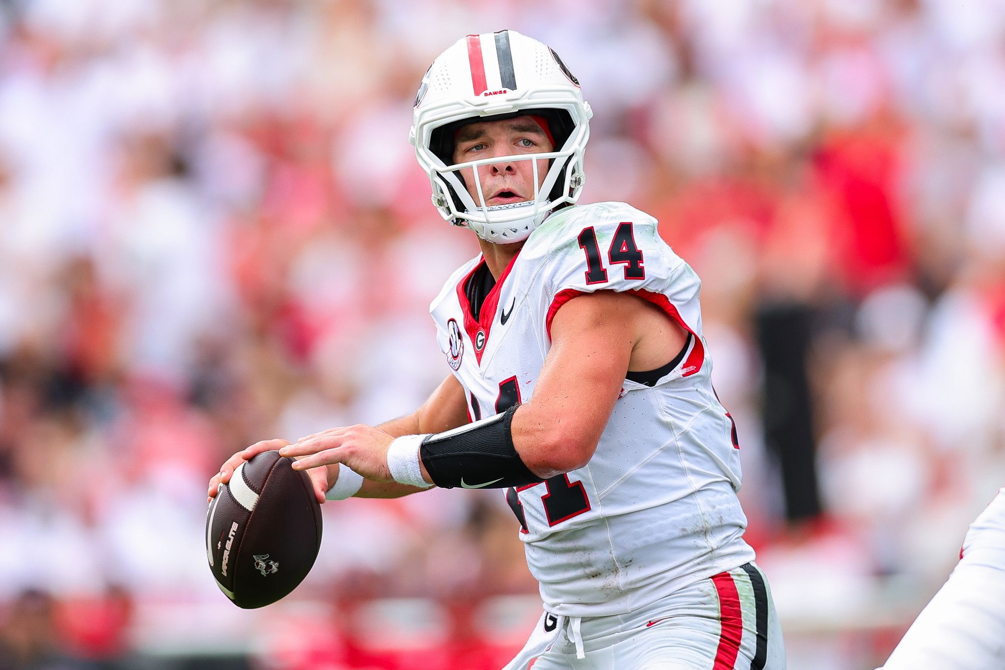 Gunner Stockton ties school record with 5 TD passes as No. 2 Georgia crushes Western Kentucky 70-20
