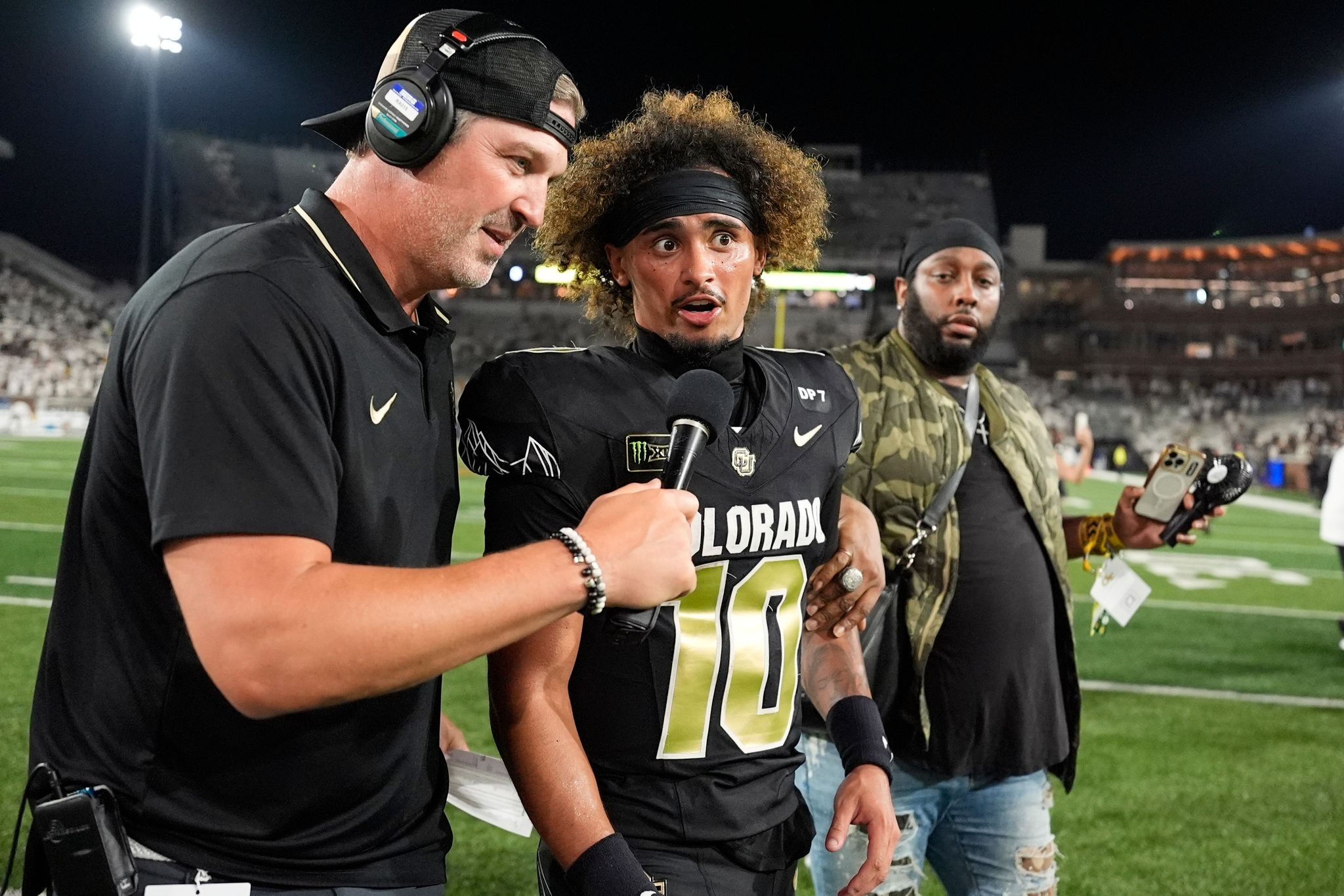 'Quit fishing': Deion Sanders won't take bait on play of Julian Lewis after QB throws 4 touchdowns