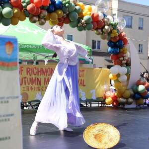 S.F.’s Richmond Autumn Moon Festival draws crowds for entertainment, animals and mooncakes