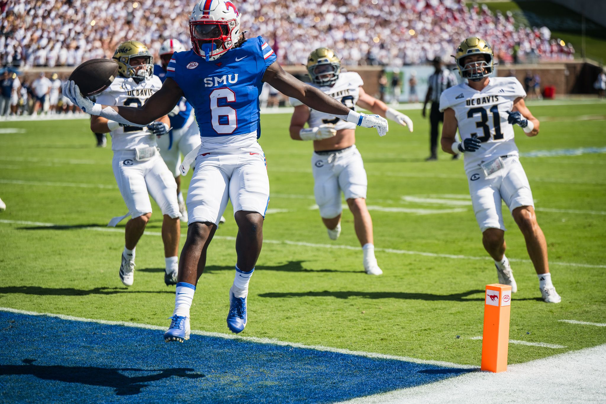 Jennings tosses 5 TDs as No. 17 SMU routs UC Davis 56-10 in scorching Texas heat