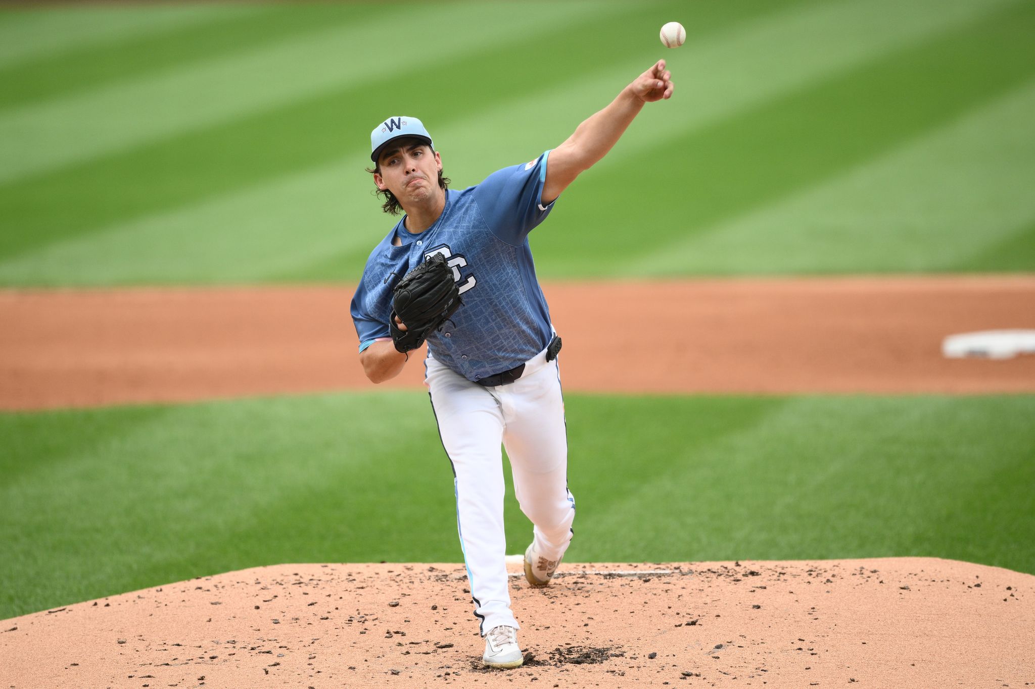 Álvarez brilla y Nacionales vencen 6-5 a Angelinos pese a otro colapso del bullpen