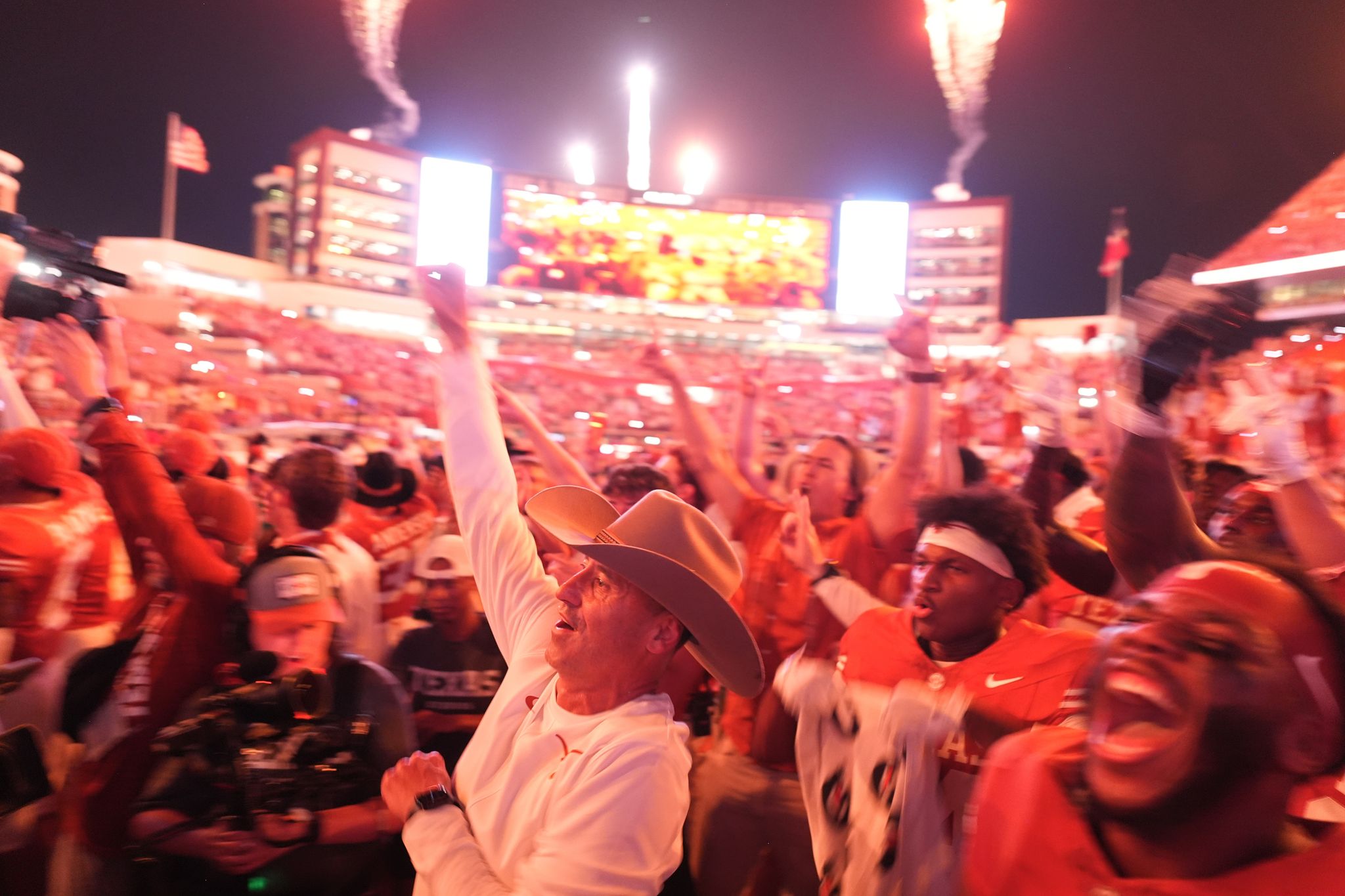 Texas rises to No. 1 in AP poll, Ohio State and Oregon tumble and Michigan returns to the Top 25