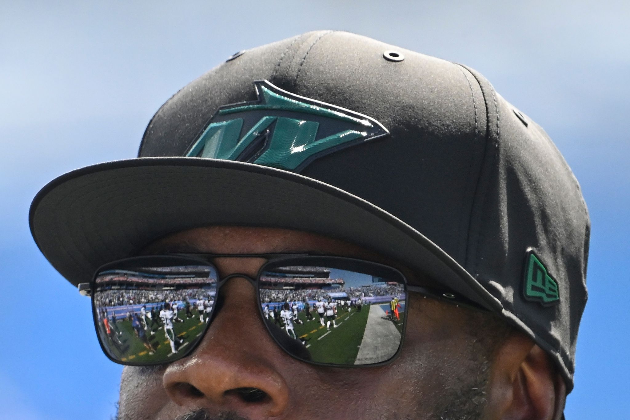 Jets safety Minkah Fitzpatrick leaves early with a groin injury vs the Titans