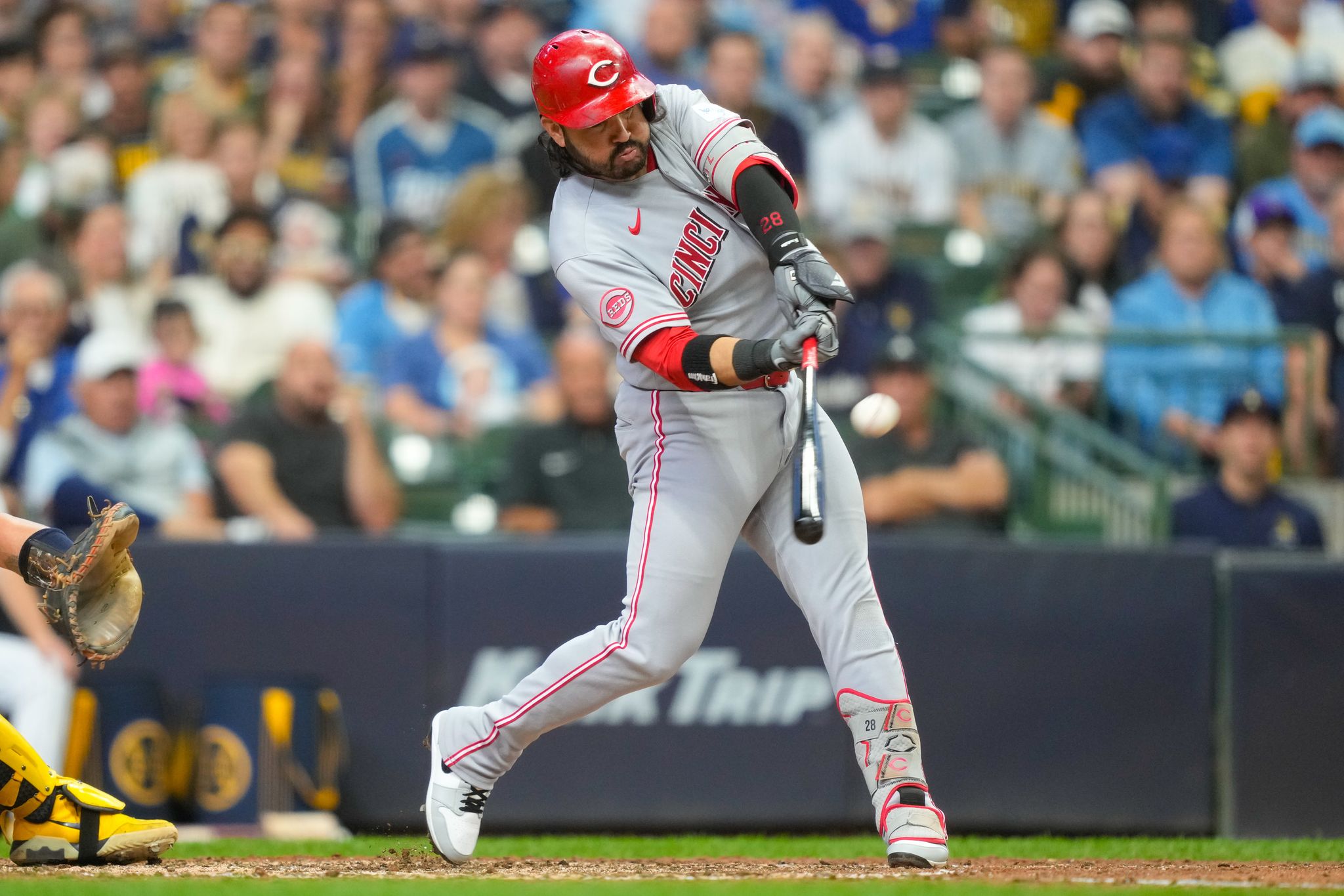 Eugenio Suárez hits a 3-run homer to lift Reds past Brewers 4-3 and avoid a winless road trip