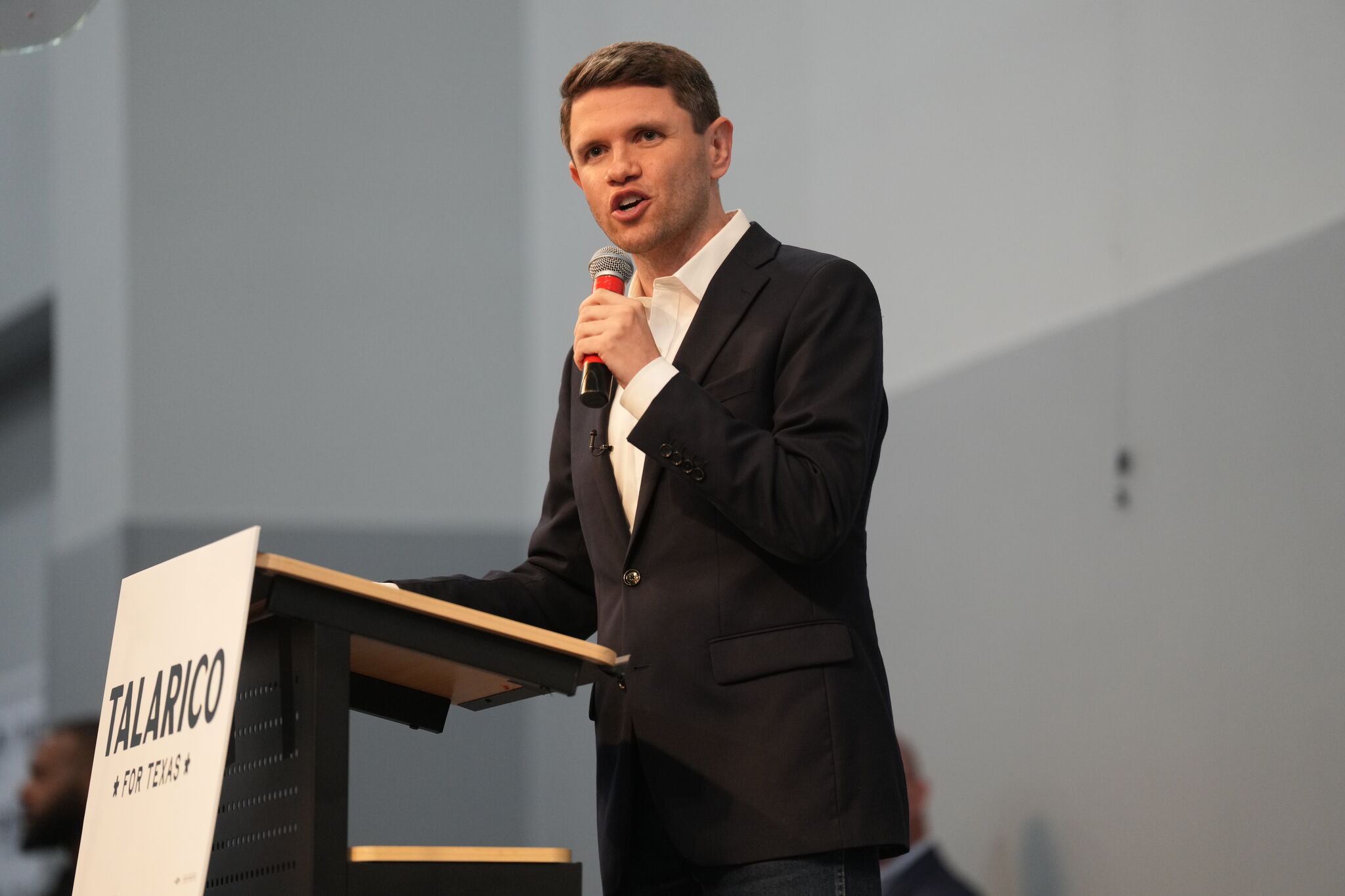 https://s.hdnux.com/photos/01/67/25/52/31283880/3/rawImage.jpg