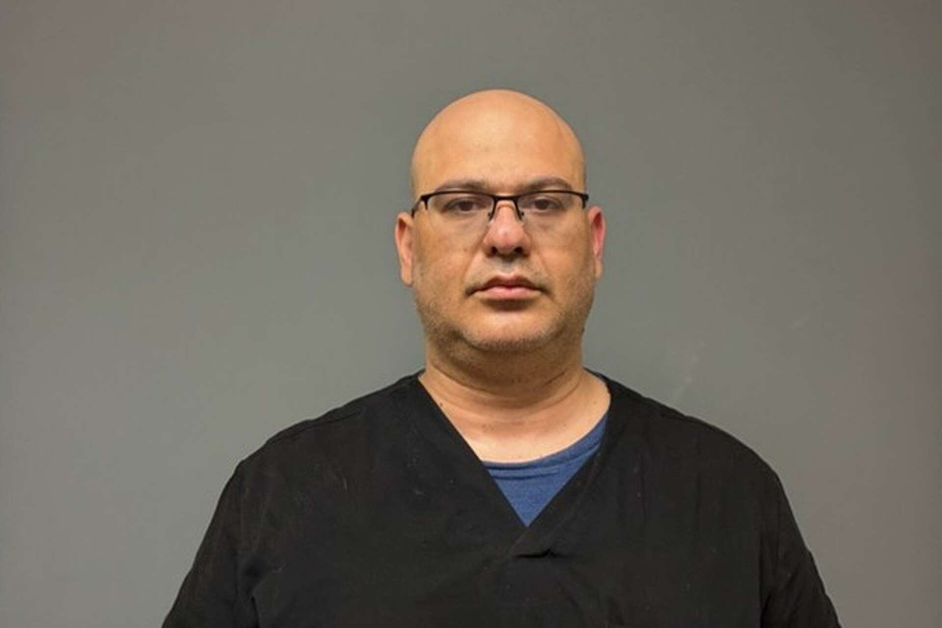 Médico de Brookfield abusó sexualmente de un paciente adolescente y le administró metanfetaminas: Policía