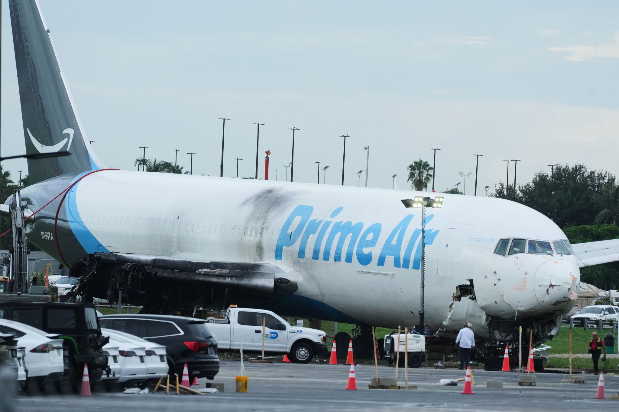 Amazon suspende asociación con compañía tras choque de avión en Miami