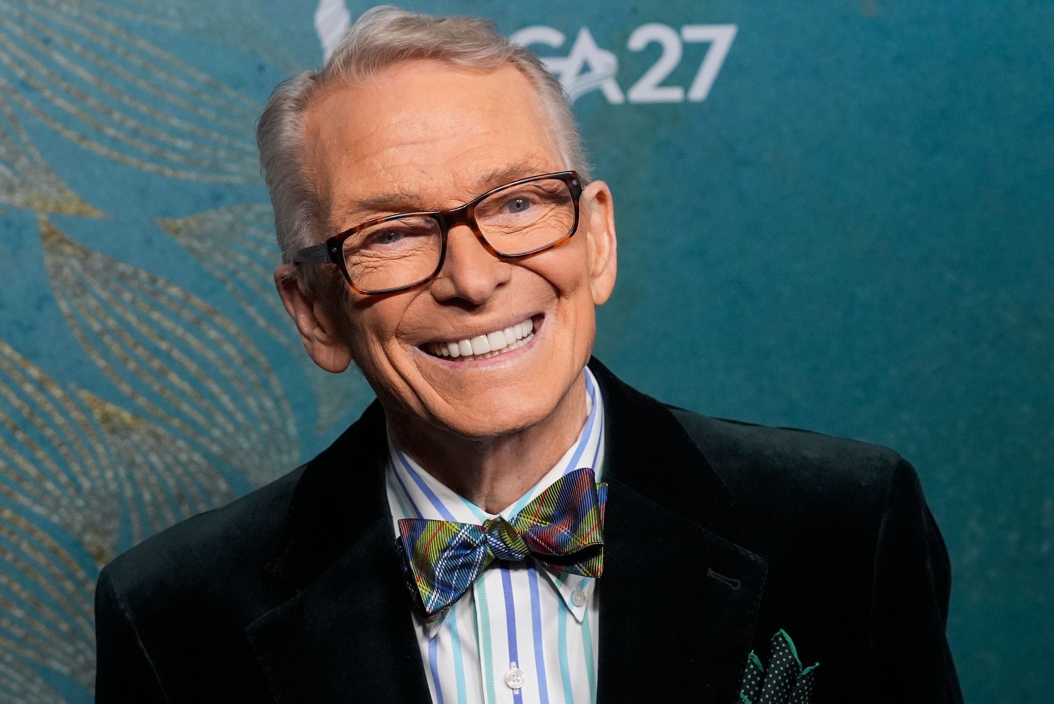 Bob Mackie, designer to the stars who dressed Cher and Marilyn and defined '70s glamour, dies at 87