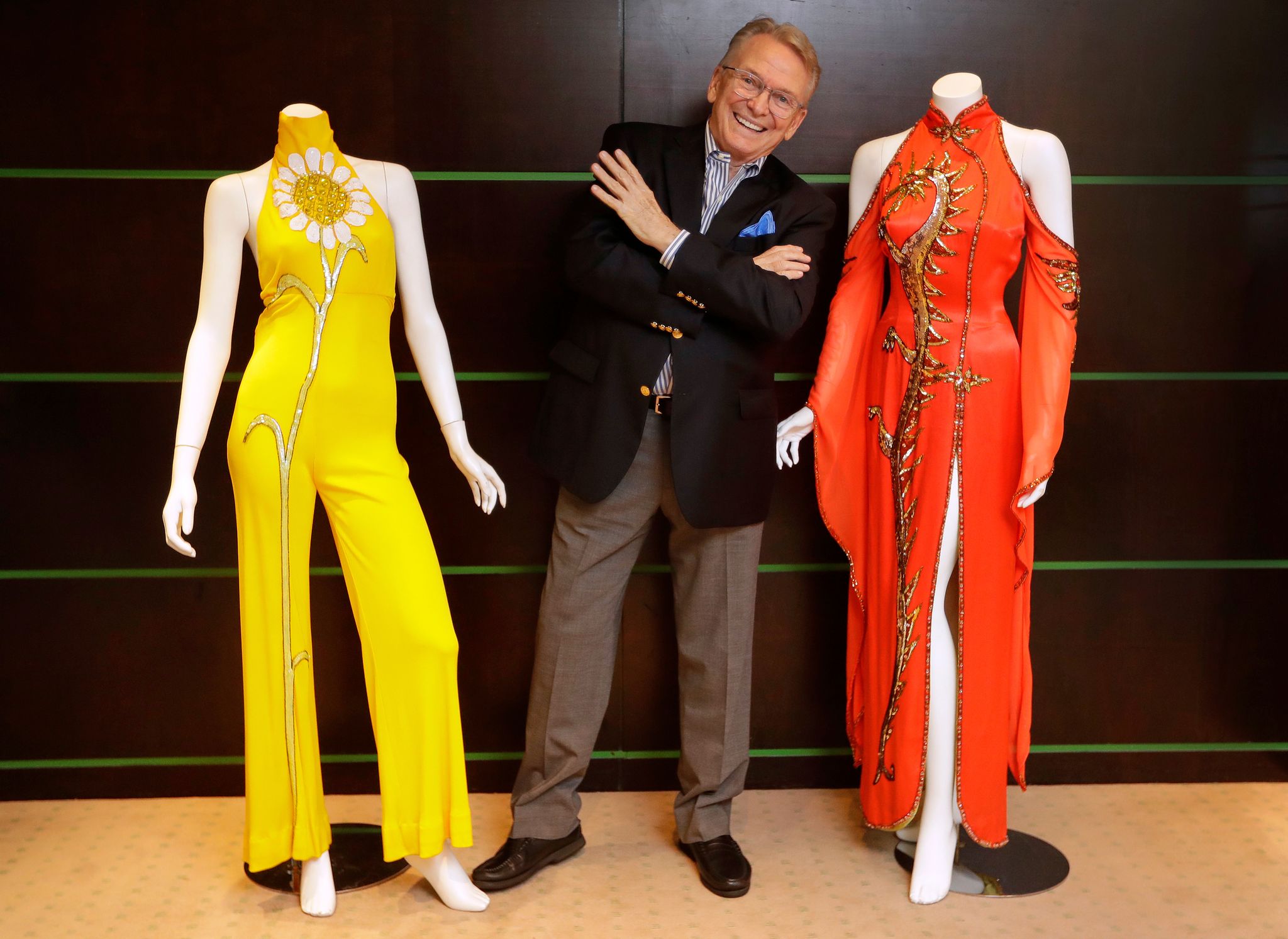 Muere Bob Mackie, diseñador de estrellas que vistió a Cher y Marilyn y definió el glamour de los 70