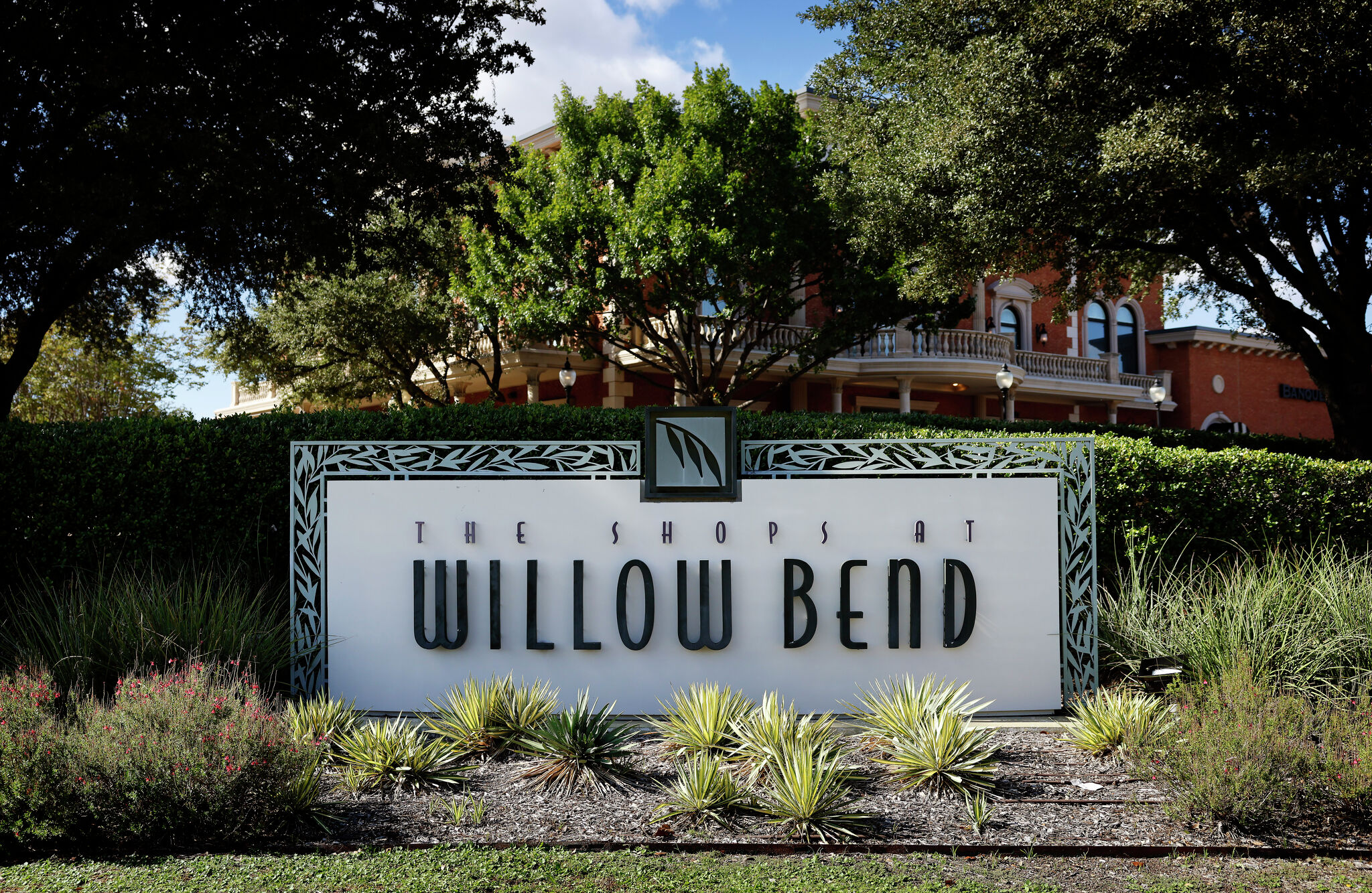 Stores at The Shops at Willow Bend hit by theft