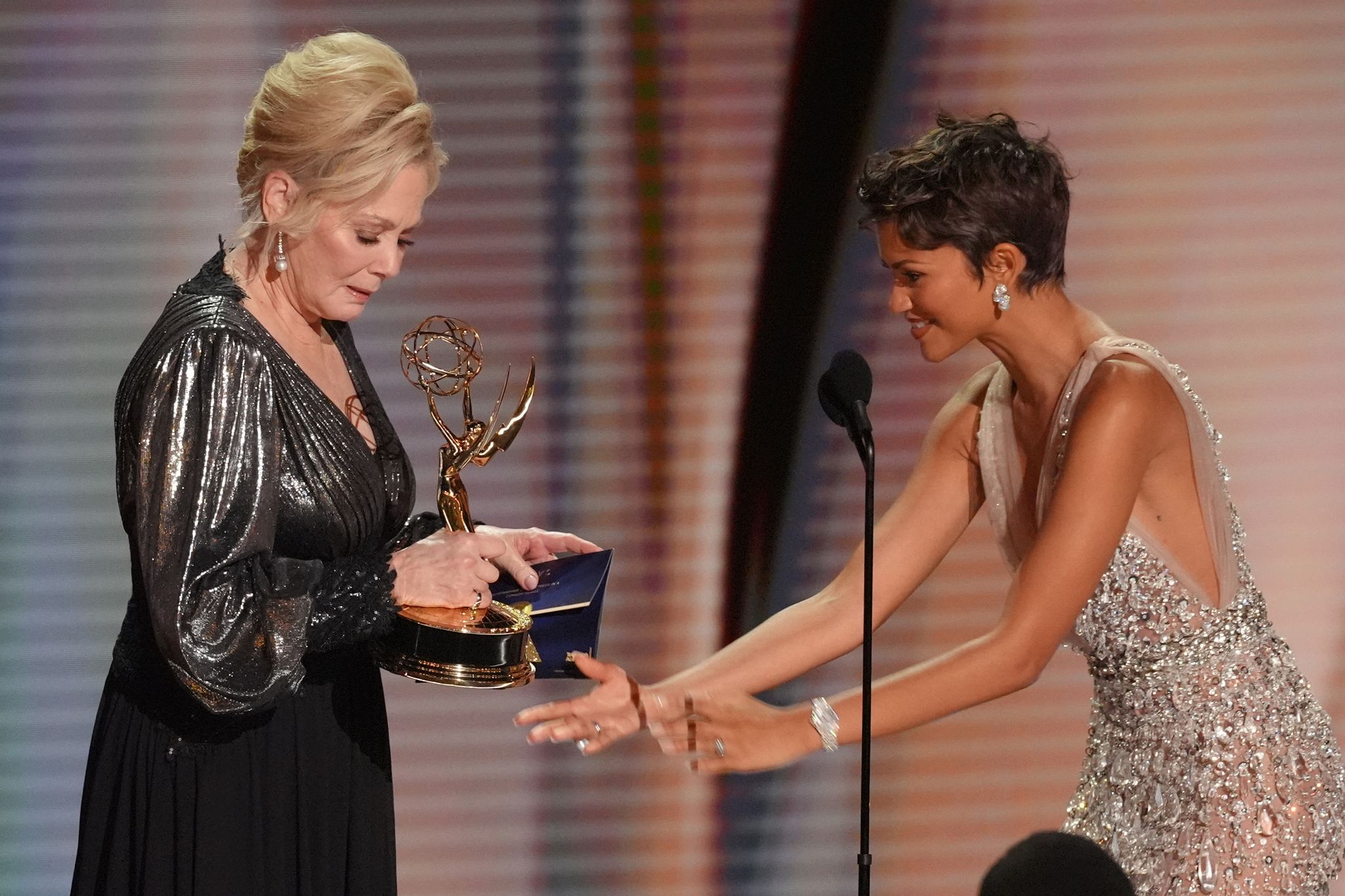 Jean Smart hace historia en los Emmy con su 5ª victoria seguida por 