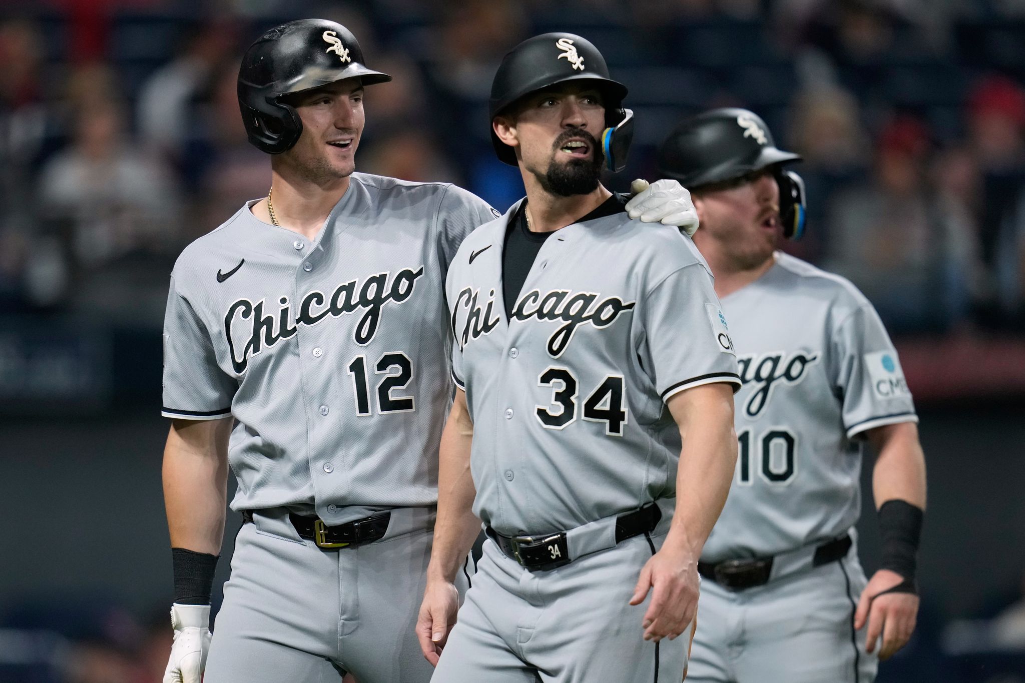 Peters recibe base por bolas clave y Medias Blancas vencen 7-3 a Guardianes