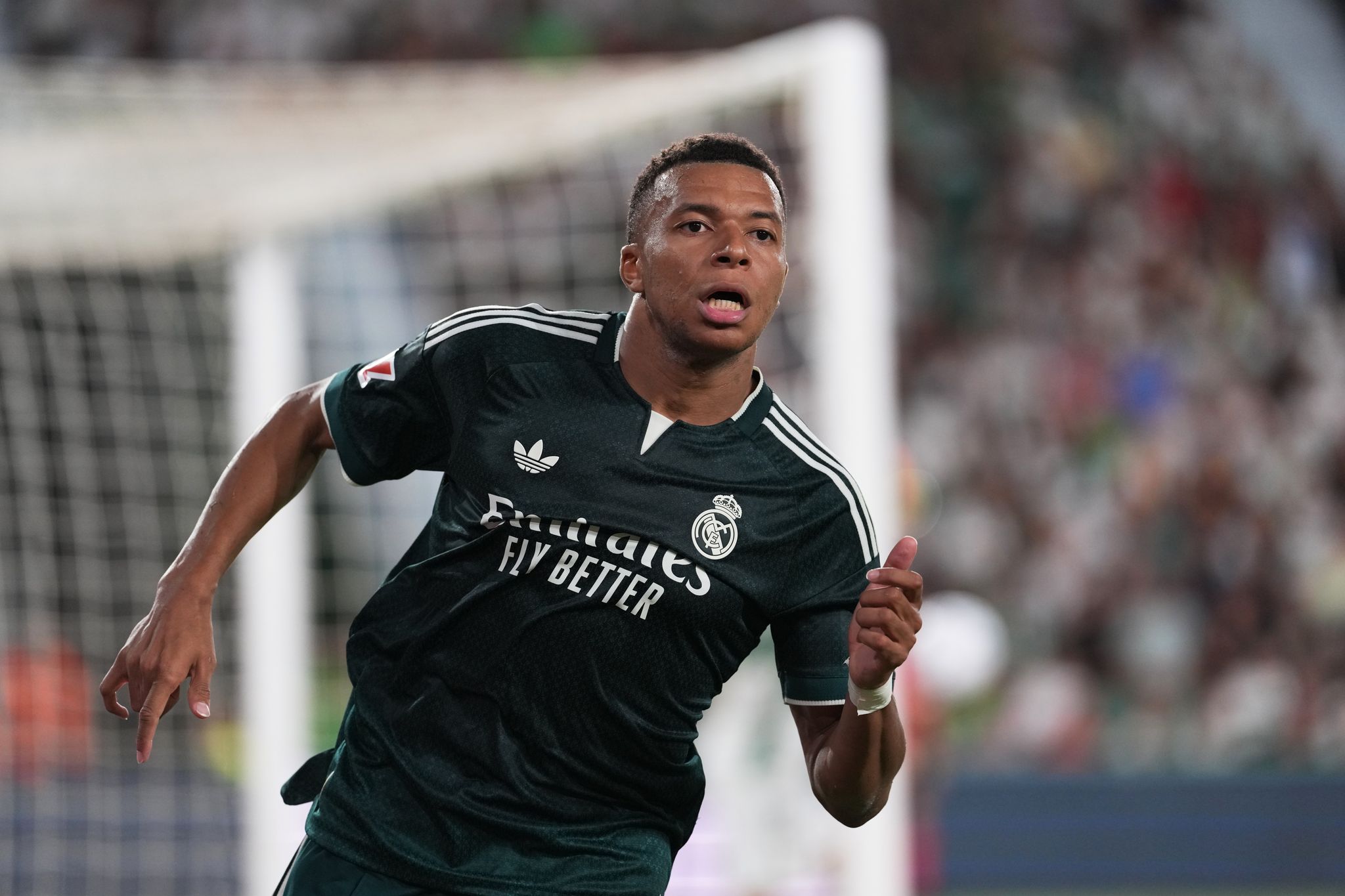 Photo: chron.com Real Madrid edge Elche 3-2 as Carlos Espí scores dramatic stoppage-time winner