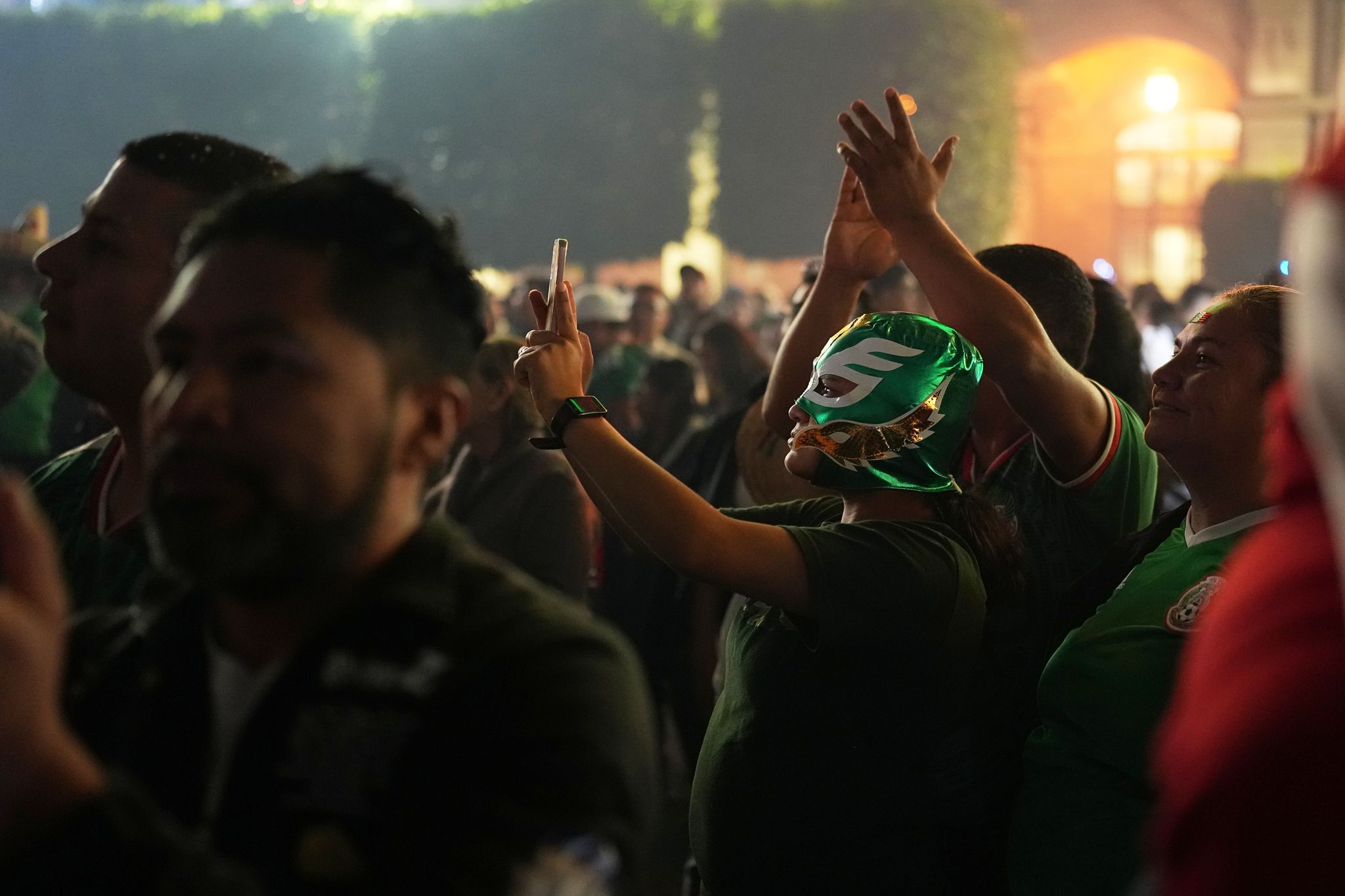 Sheinbaum defiende la soberanía y recuerda a migrantes en celebración de independencia de México