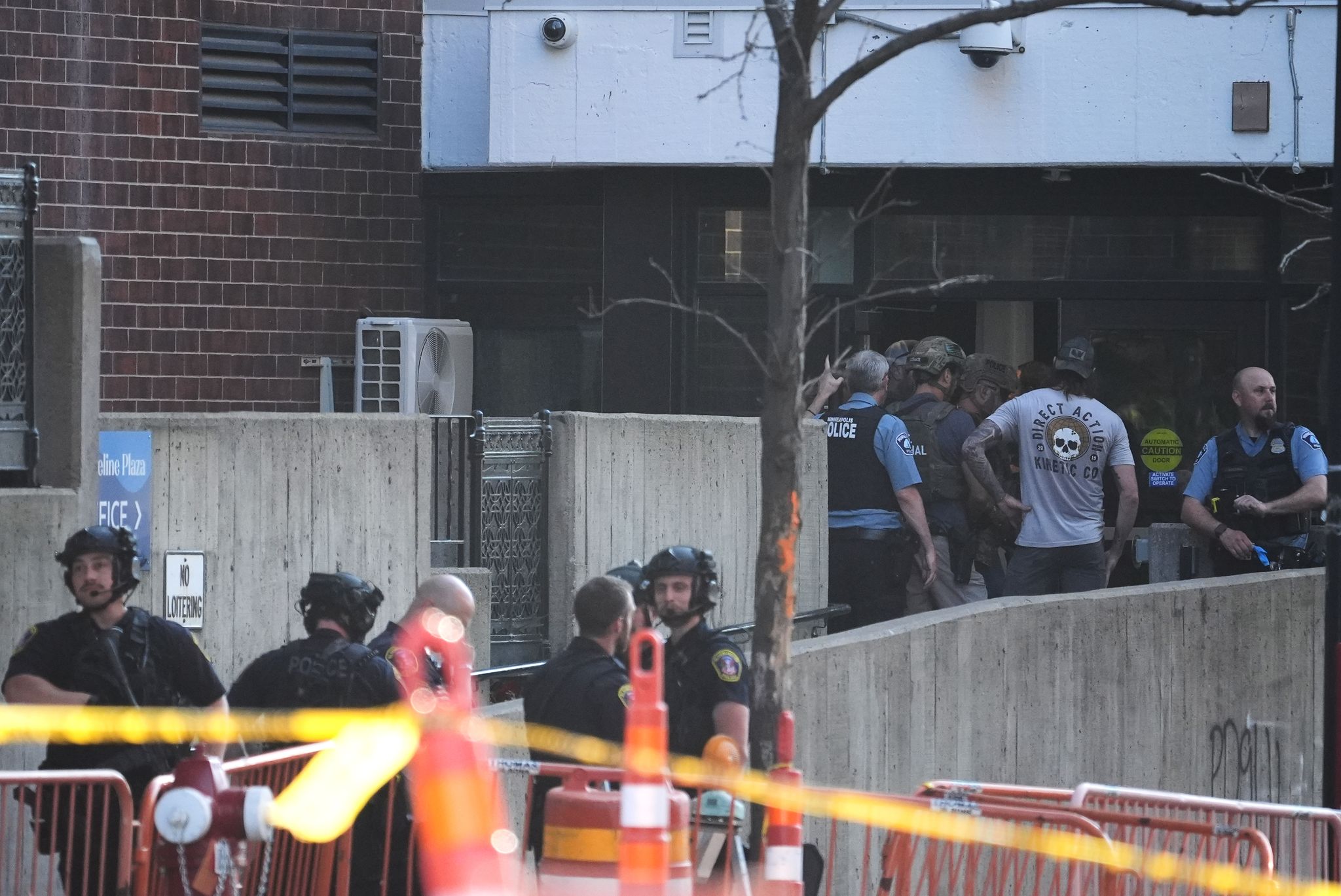 Dramatic videos capture the moment 2 officers were wounded in a deadly  Minneapolis shooting