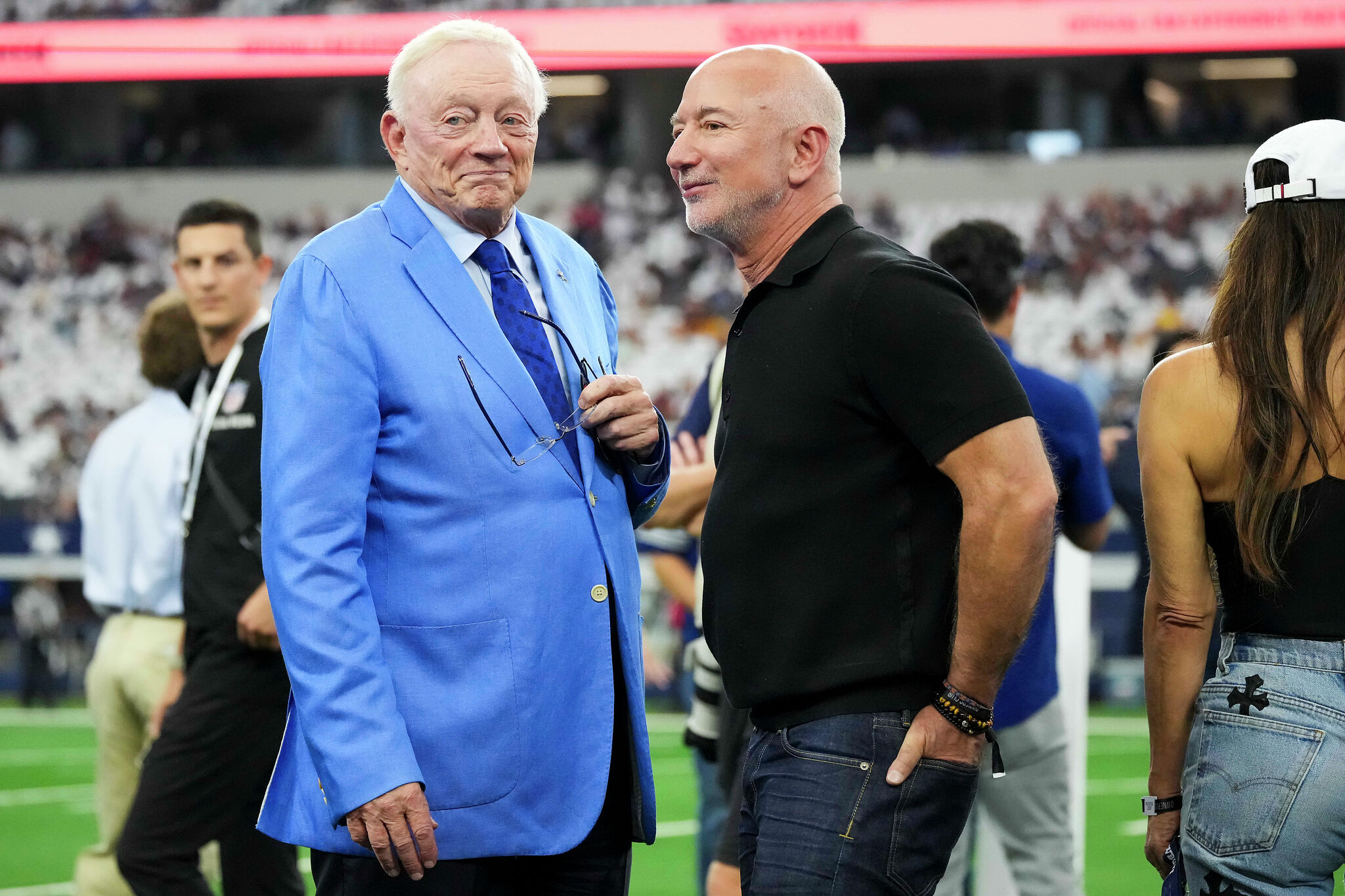 Jerry Jones doesn't close door on making more trades to help Cowboys