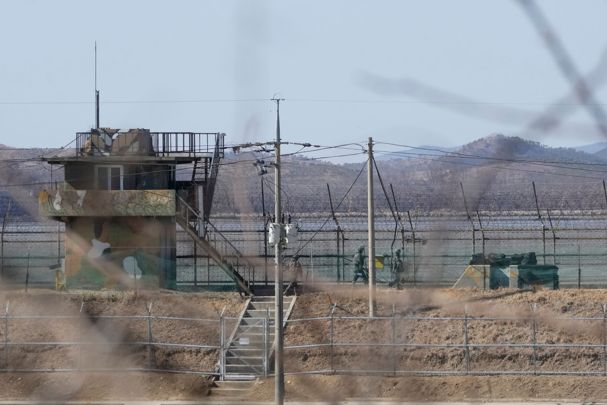 chron.com - KIM TONG-HYUNG - South Korea says border blasts that injured 3 officers was likely caused by North Korean mines