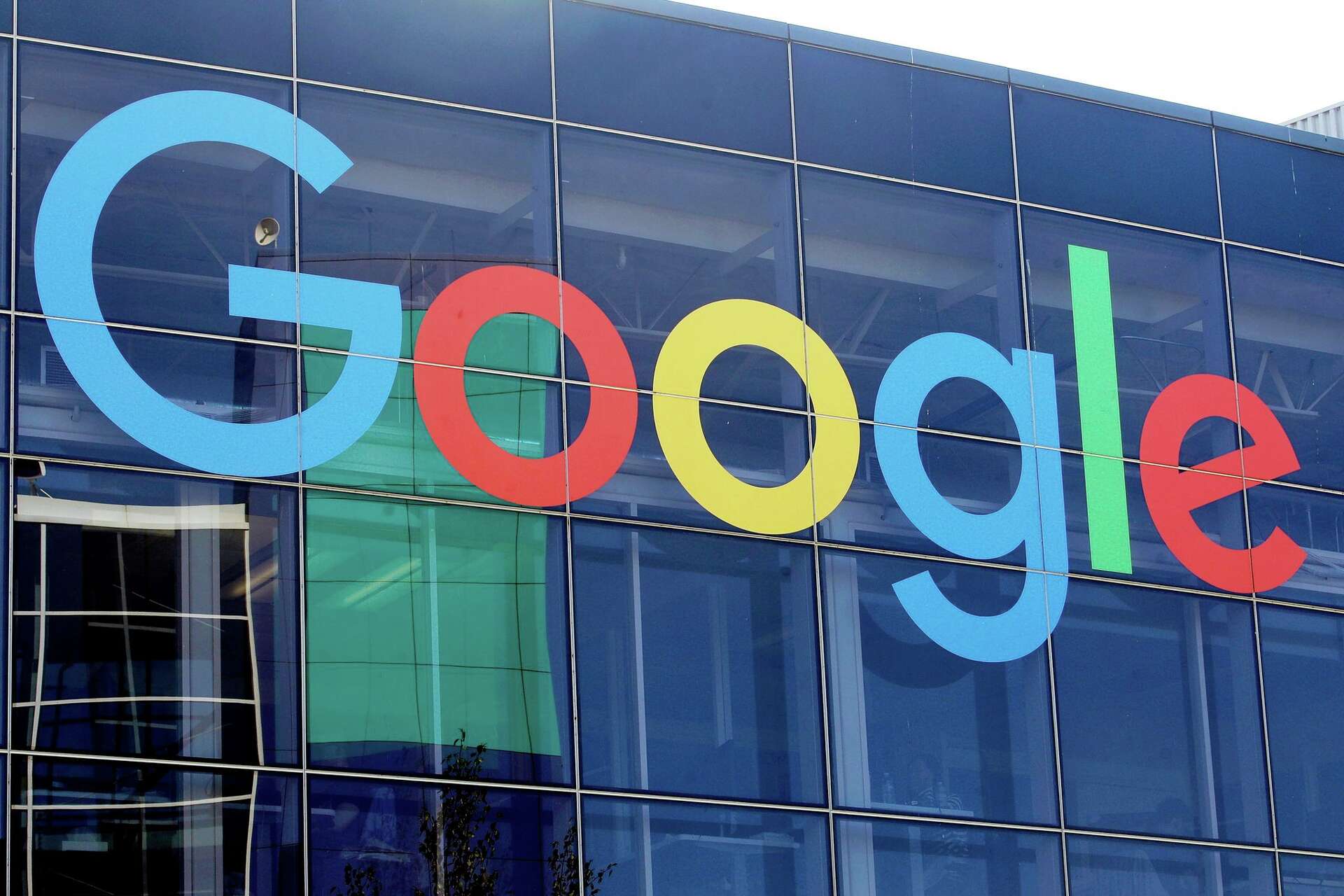 Google hit with $463 million fine for EU location data rule breach (via www.thetelegraph.com)