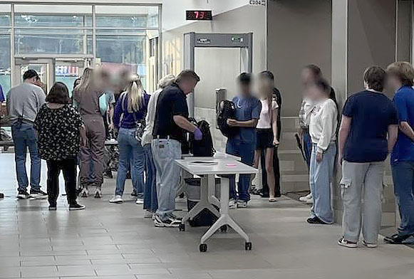 https://s.hdnux.com/photos/01/67/32/42/31303842/5/rawImage.jpg
