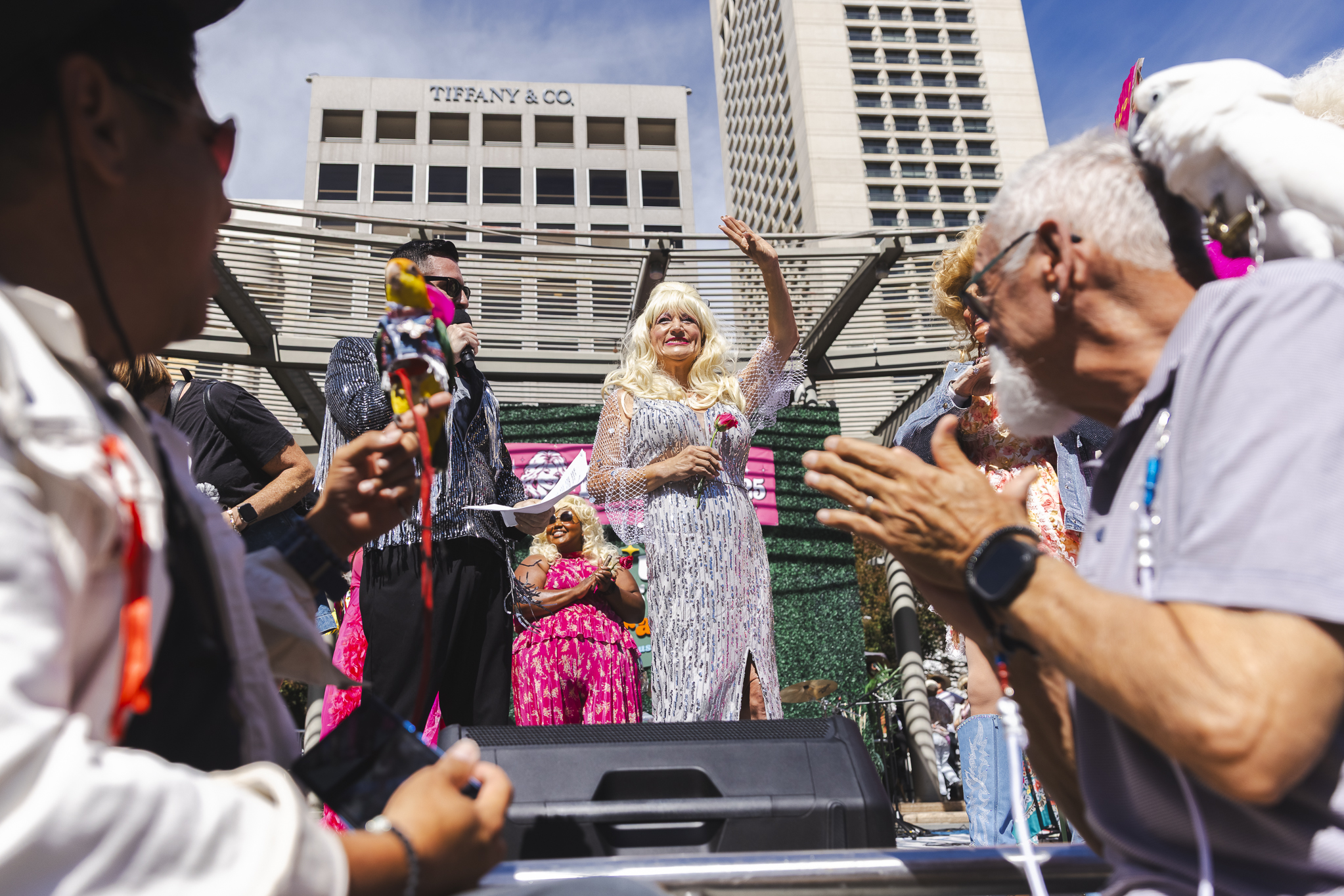 'None of y'all working 9 to 5': SF shows up for Dolly Parton Day