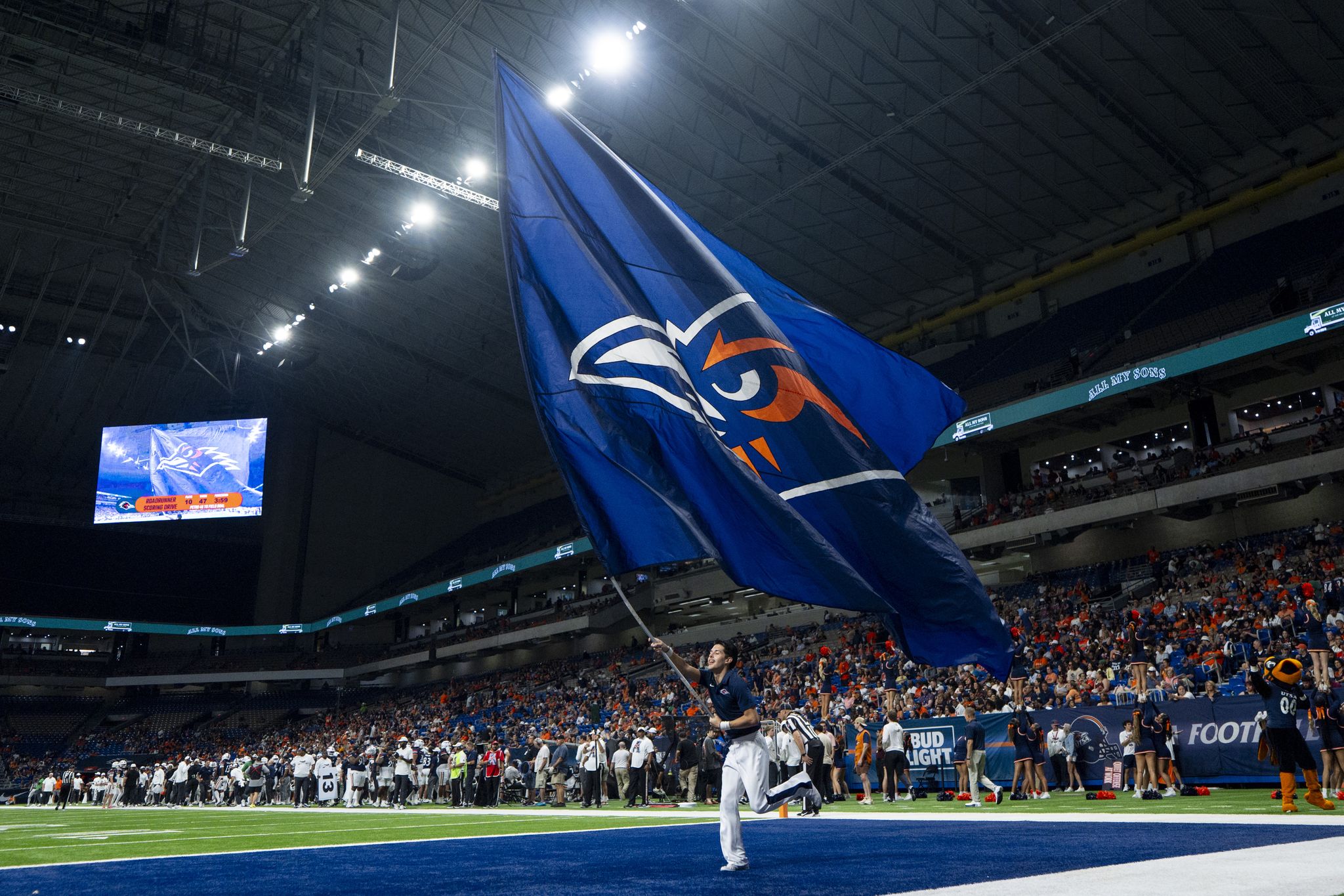 USF coach Brian Hartline questions authenticity of UTSA's crowd noise