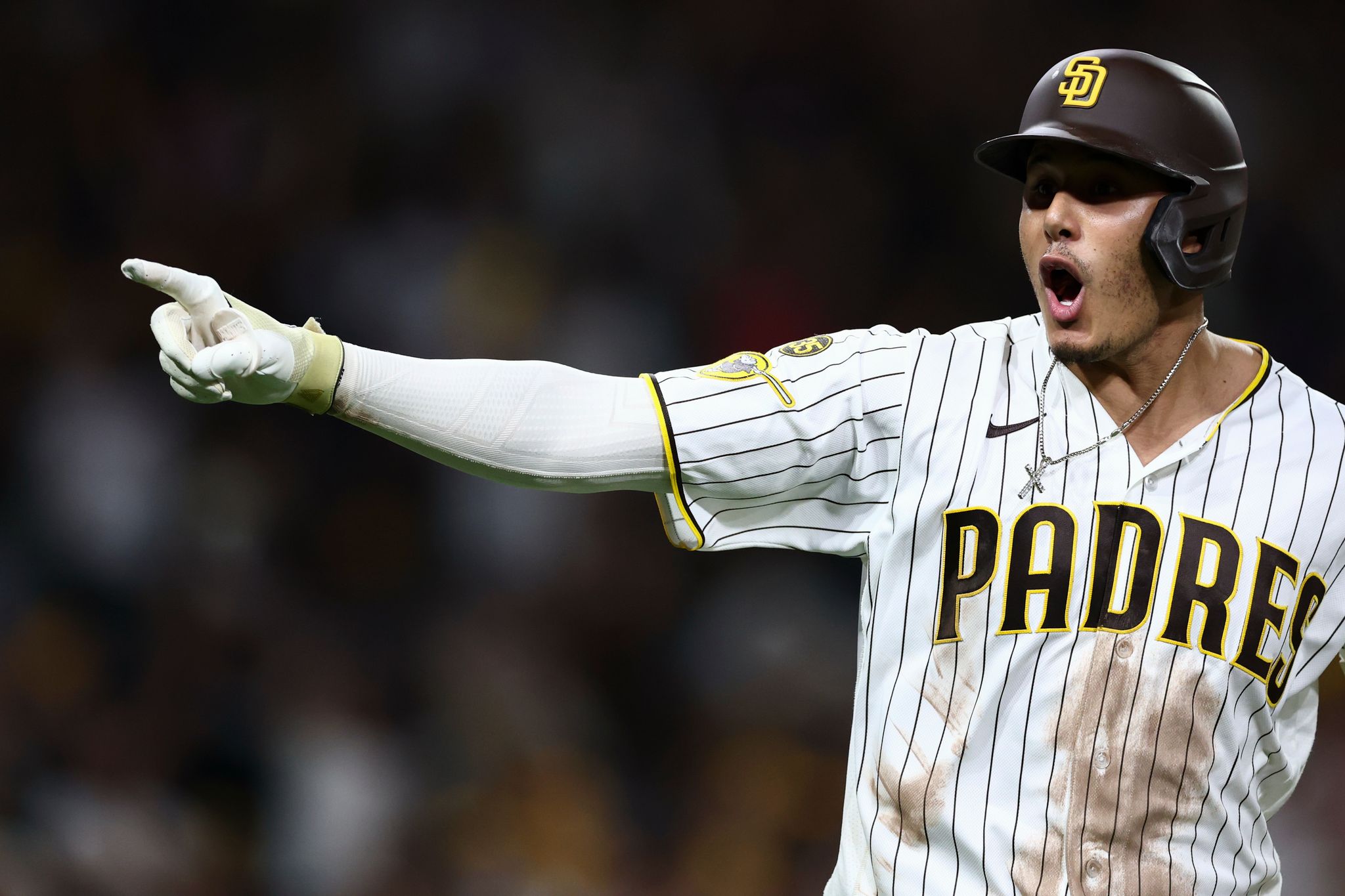 Padres Beat Diamondbacks 10-7 to Secure NL Wild Card Home-Field Advantage - News Directory 3