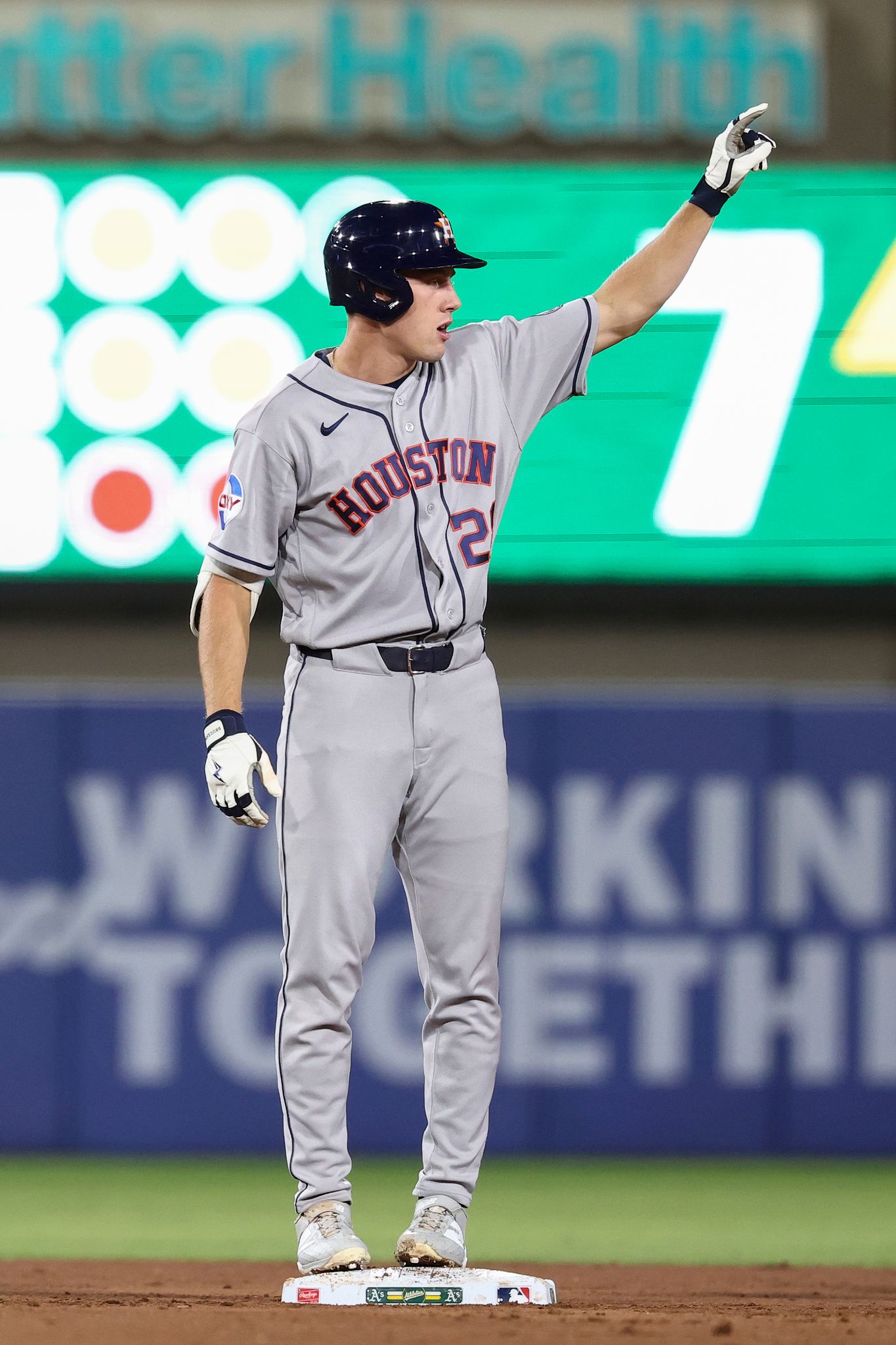 Yordan Alvarez goes deep as Astros hit 5 homers in 13-2 rout of A's to ...