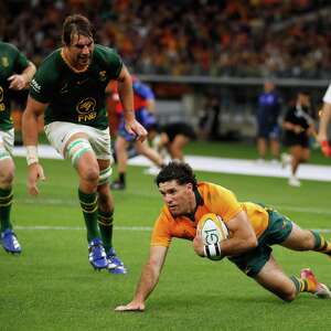 Australia upsets South Africa 42-38 in extraordinary rugby test