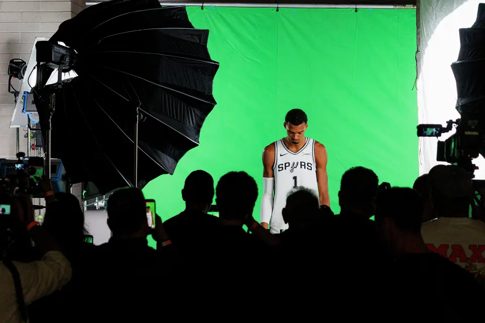 San Antonio Spurs’ Victor Wembanyama (1) prepares to pose for a video during the NBA basketball team’s media day at the Victory Capital Performance Center in San Antonio, Monday, Sept. 28, 2026.