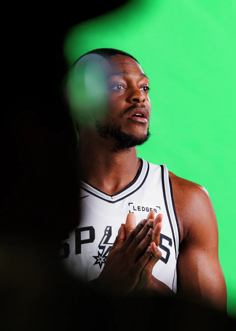 San Antonio Spurs guard De’Aaron Fox (4) poses for photos and video clips during the NBA team’s media day at the Victory Capital Performance Center in San Antonio, Monday, Sept. 28, 2026.