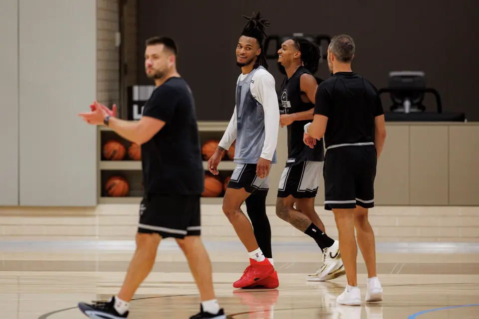 San Antonio Spurs players Stephon Castle, center left, and Devin Vassell, center right, participate in training camp at Victory Capital Performance Center in San Antonio, Tuesday, Sept. 29, 2026.