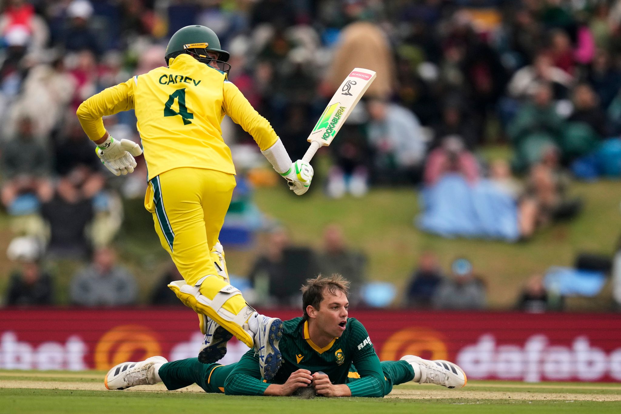 Australia wins rain-affected third ODI, avoids clean sweep by South Africa Australia wins rain-affected third ODI, avoids clean sweep by South Africa