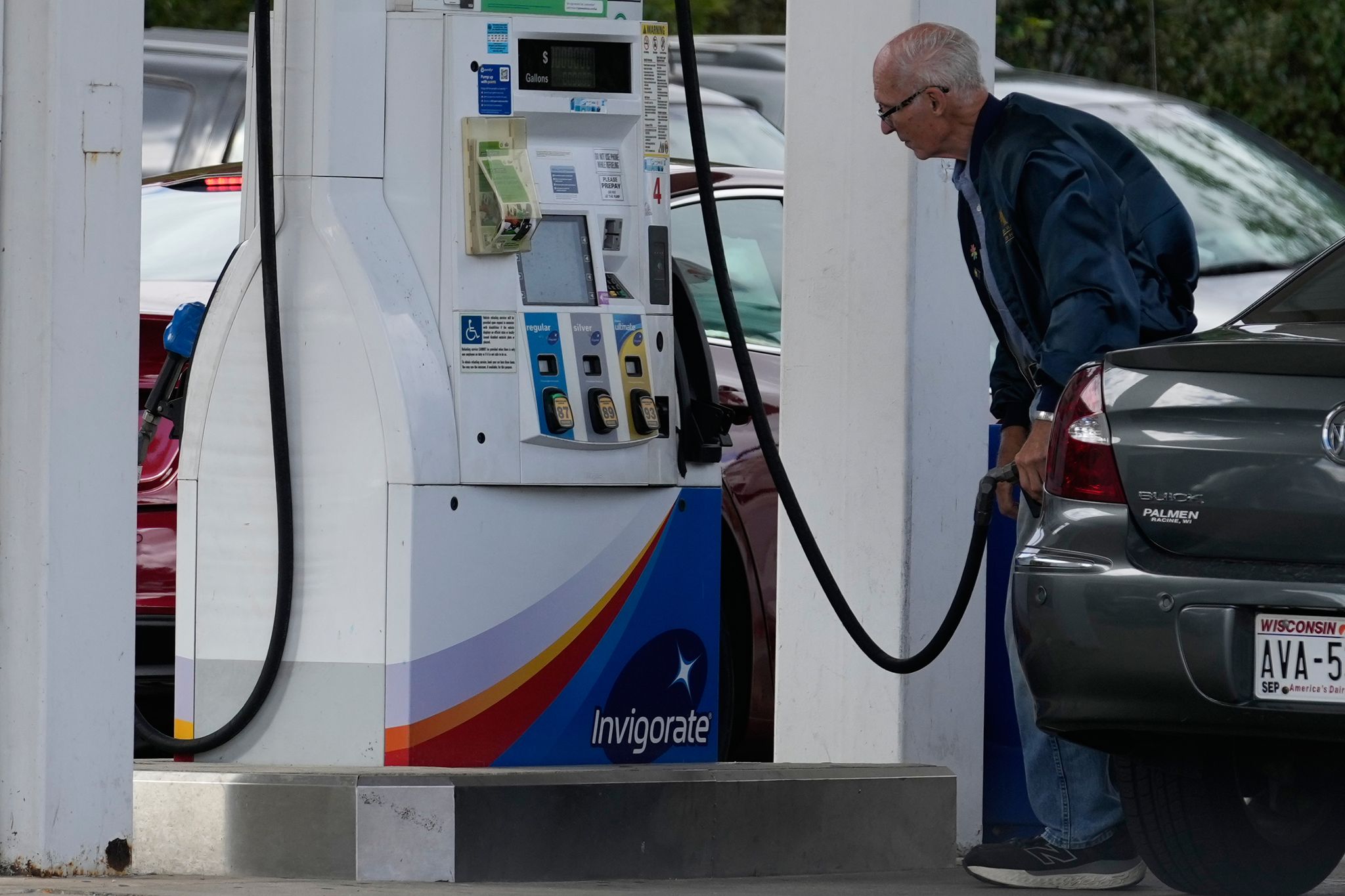 Most Americans blame Trump for high prices as midterms approach, a new ...