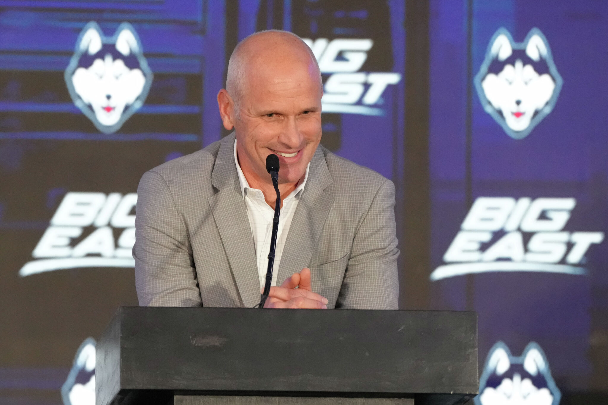 Dan Hurley smiles through spilled coffee and chaos at Big East Media Day