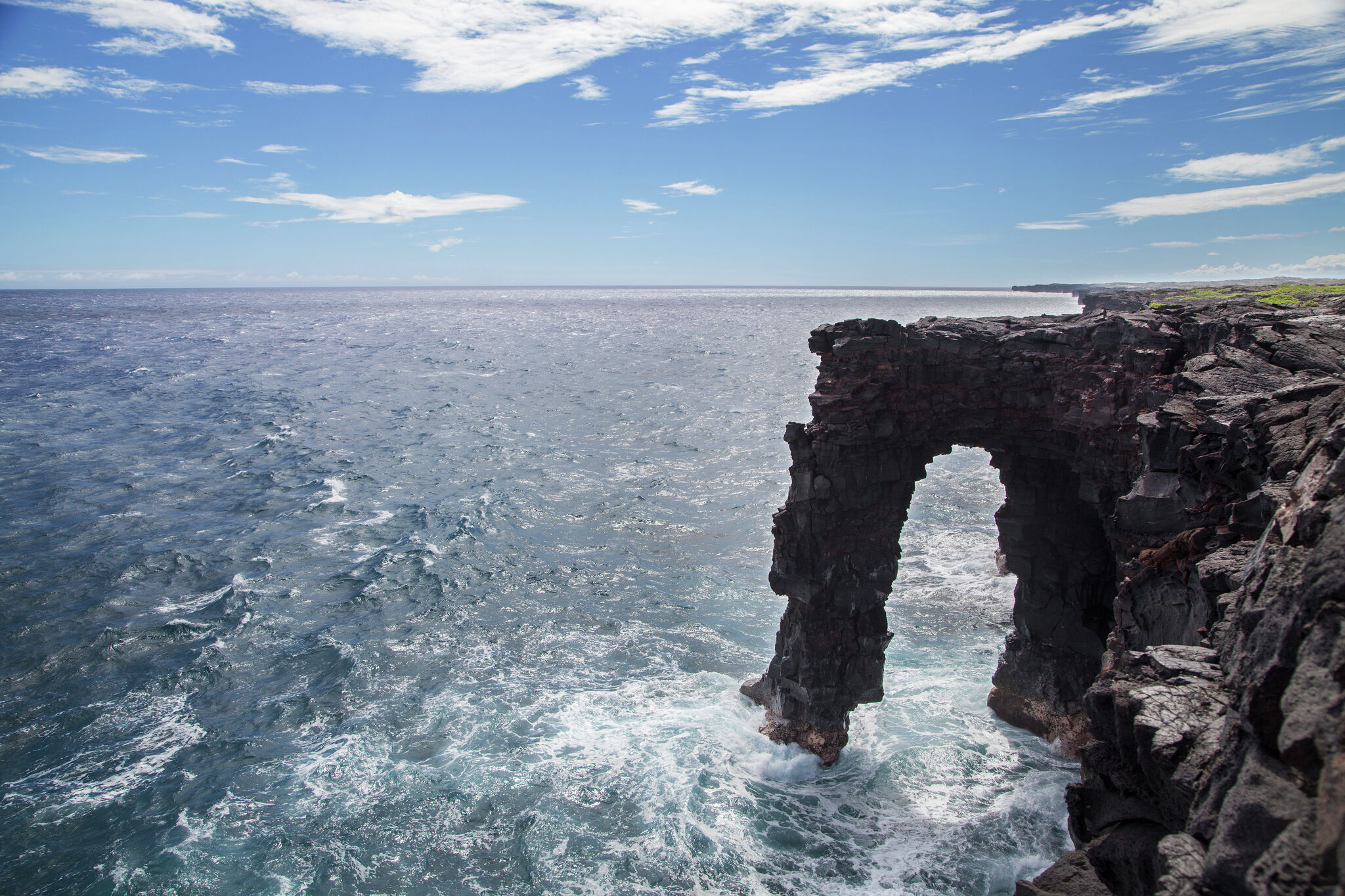 Holei Sea Arch at Hawaii Volcanoes National Park collapses after years of erosion