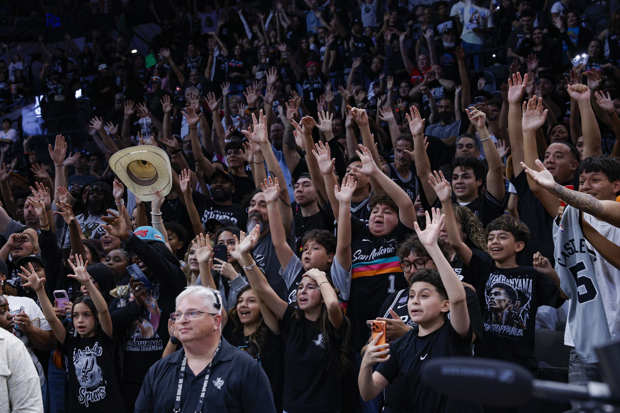 Spurs game cost: RotoWire estimates $402 for a family of four