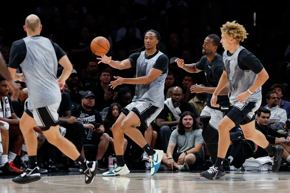 San Antonio Spurs rookie Maliq Brown makes a pass to Jon Elmore during the Silver & Black Scrimmage at Frost Bank Center in San Antonio, Sunday, Oct. 4, 2026.